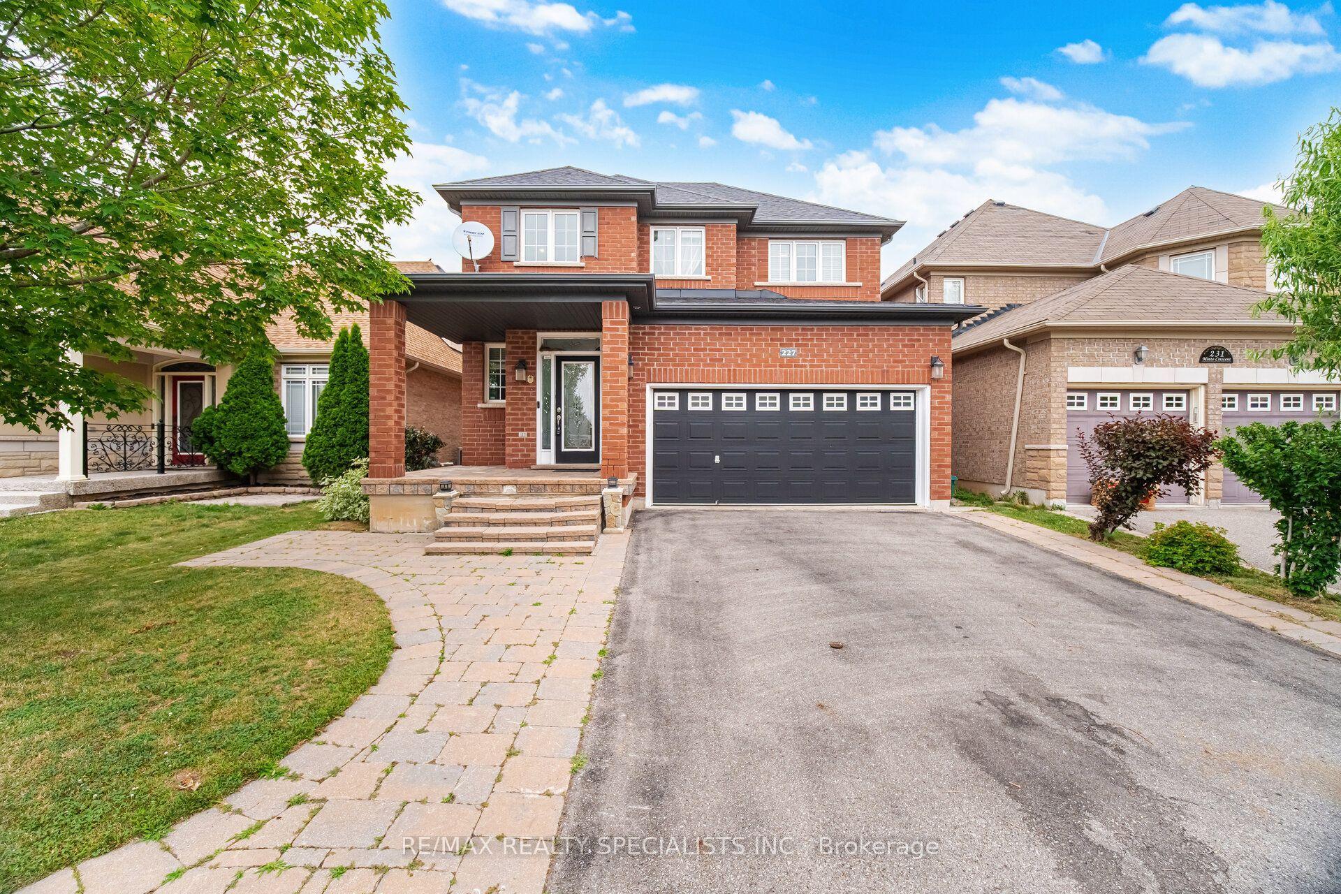 227 Minto Crescent, Milton — Detached for sale, photo 1