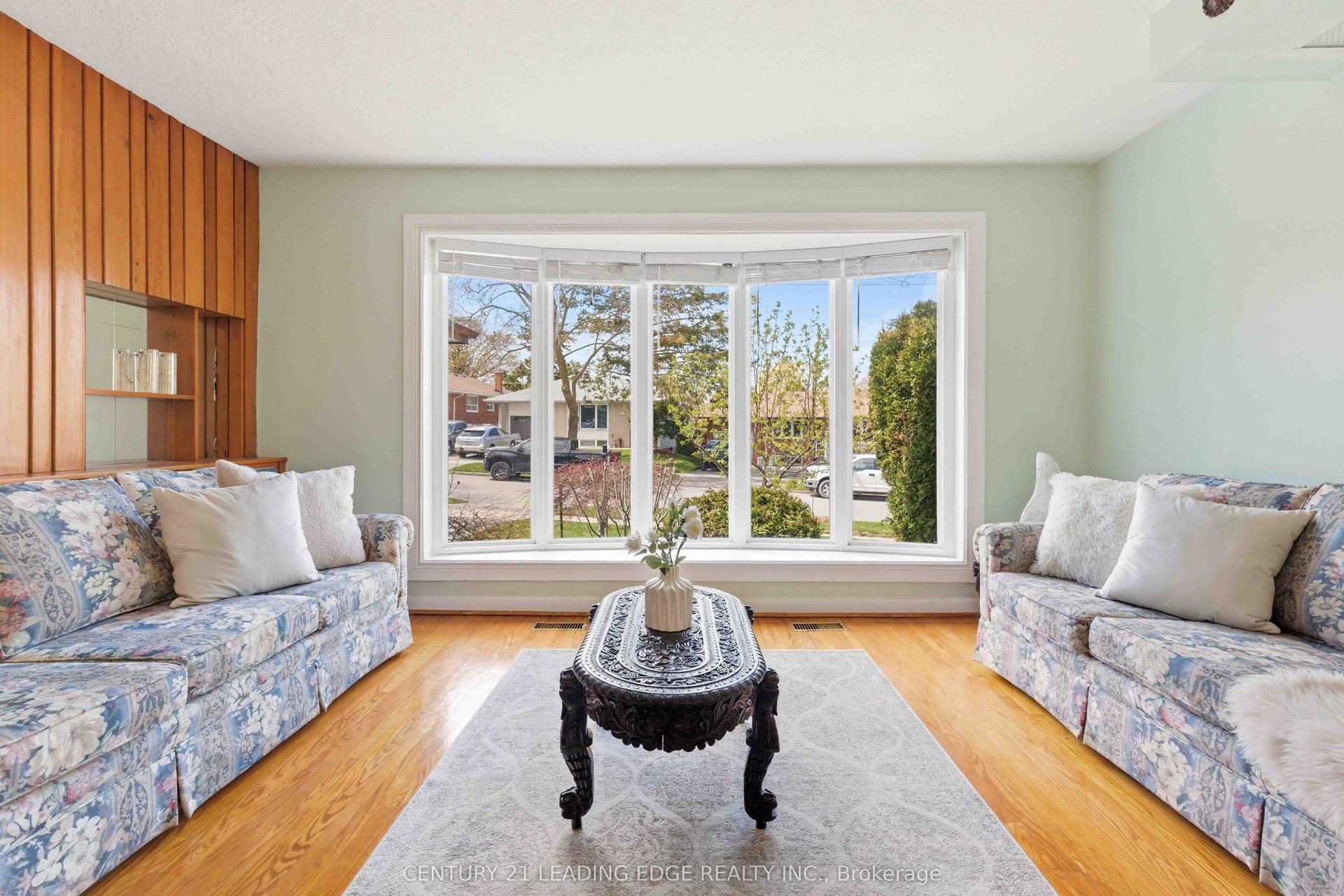 61 Hollyhedge Drive — photo 1