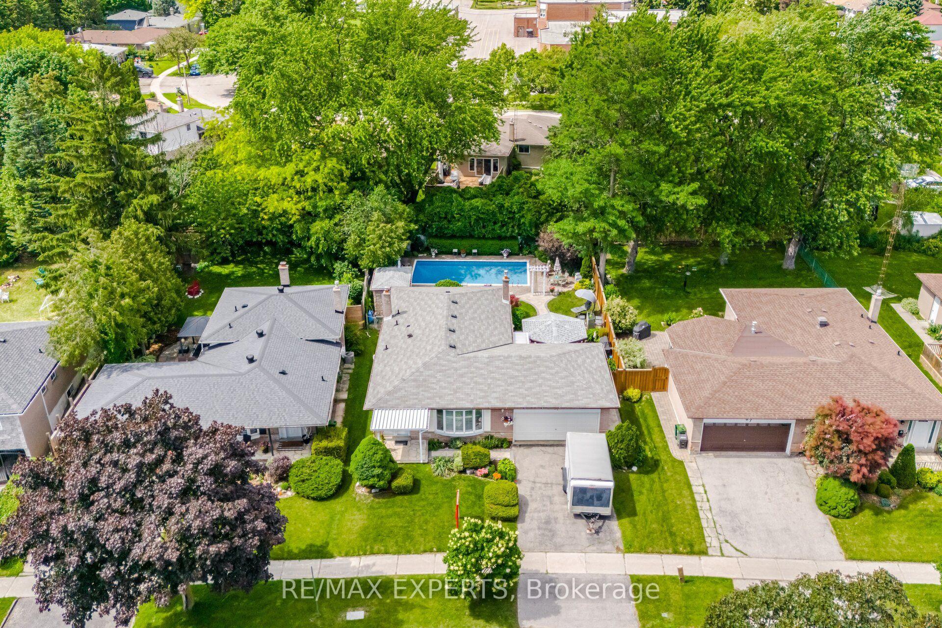 69 Oakmedow Boulevard — photo 1