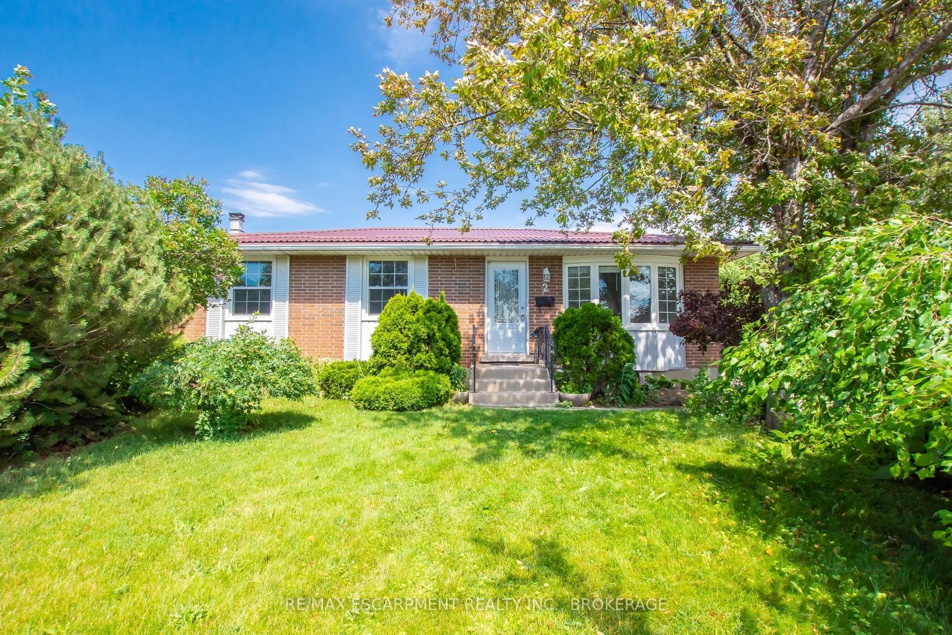 2 WOLFDALE Place Main #Main — photo 1