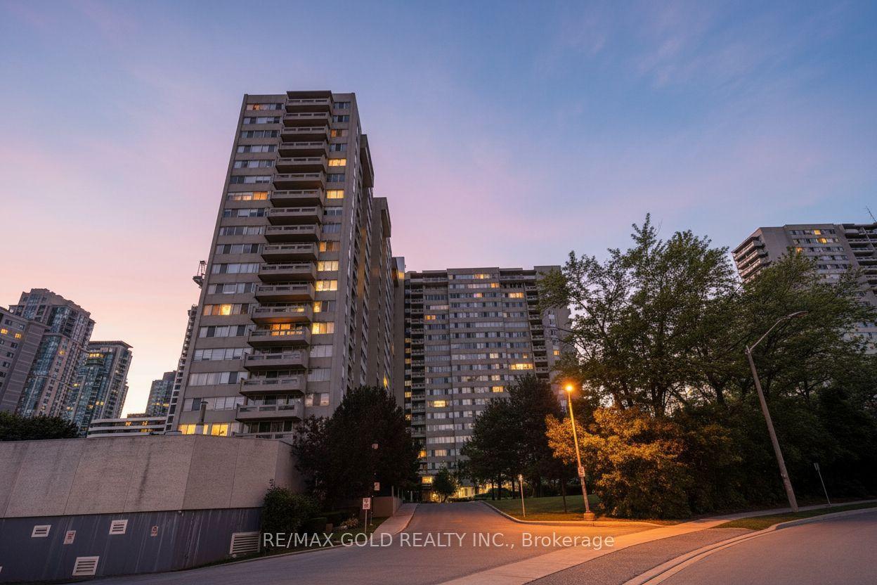 3590 Kaneff Crescent 1913 #1913, Mississauga — Condo for sale, photo 1