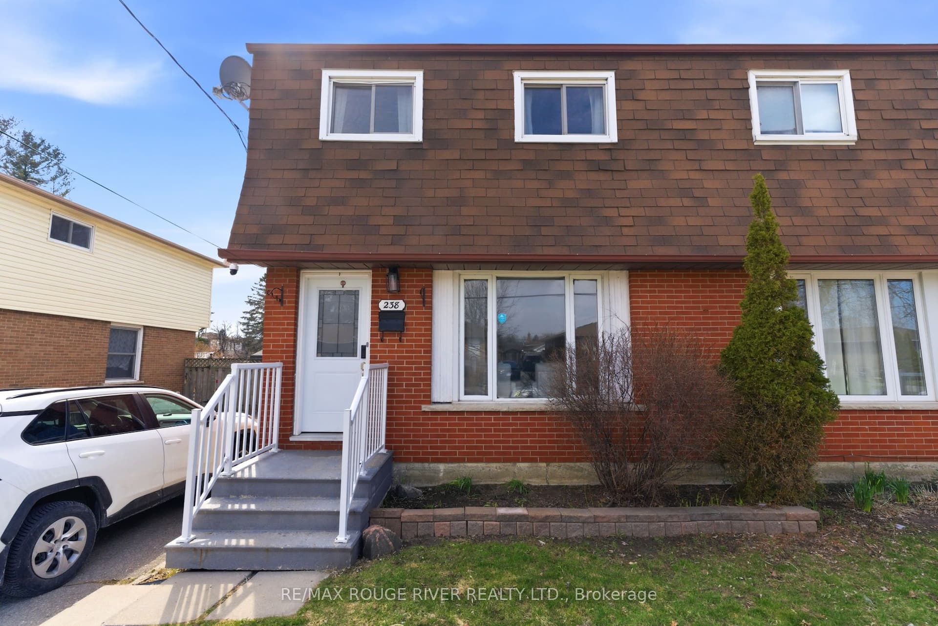 238 Waverly Street S — photo 1