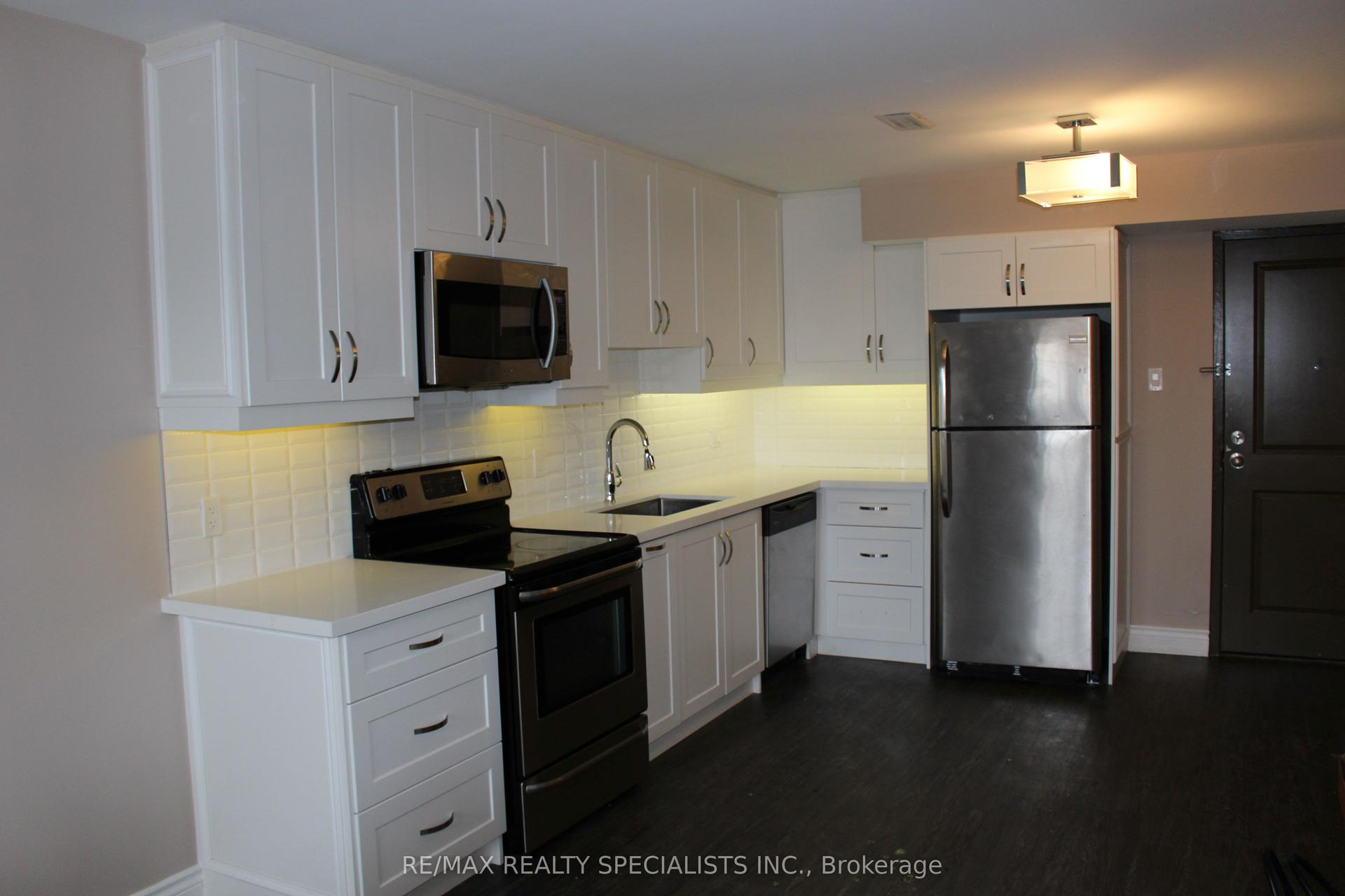 6 Brant Street 8 #8, Mississauga — Multiplex for lease, photo 1