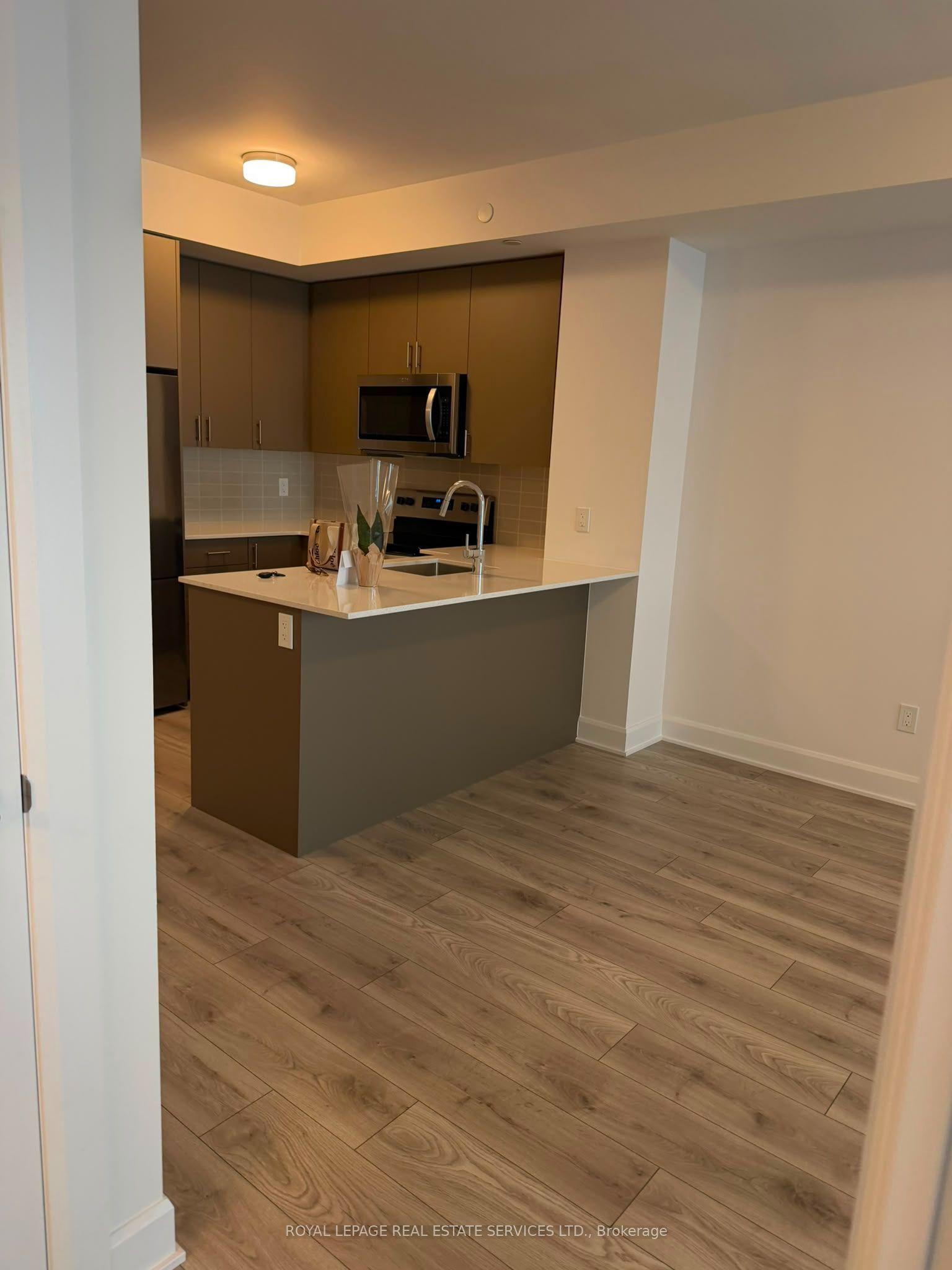 3240 William Coltson Avenue 411 #411, Oakville — Condo for lease, photo 1