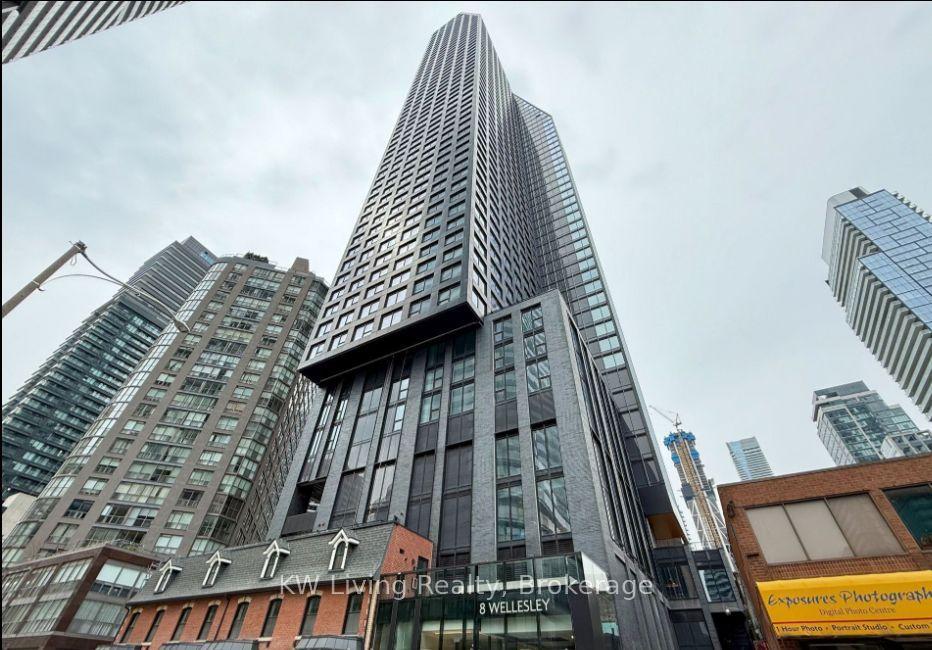 8 Wellesley Street W 5208 #5208, Toronto — Condo for lease, photo 1