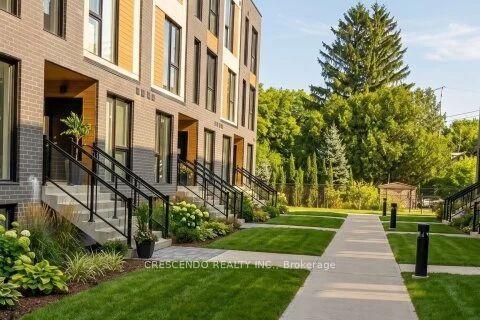 176 Clonmore Drive 8 #8, Toronto — Condo Town for lease, photo 1