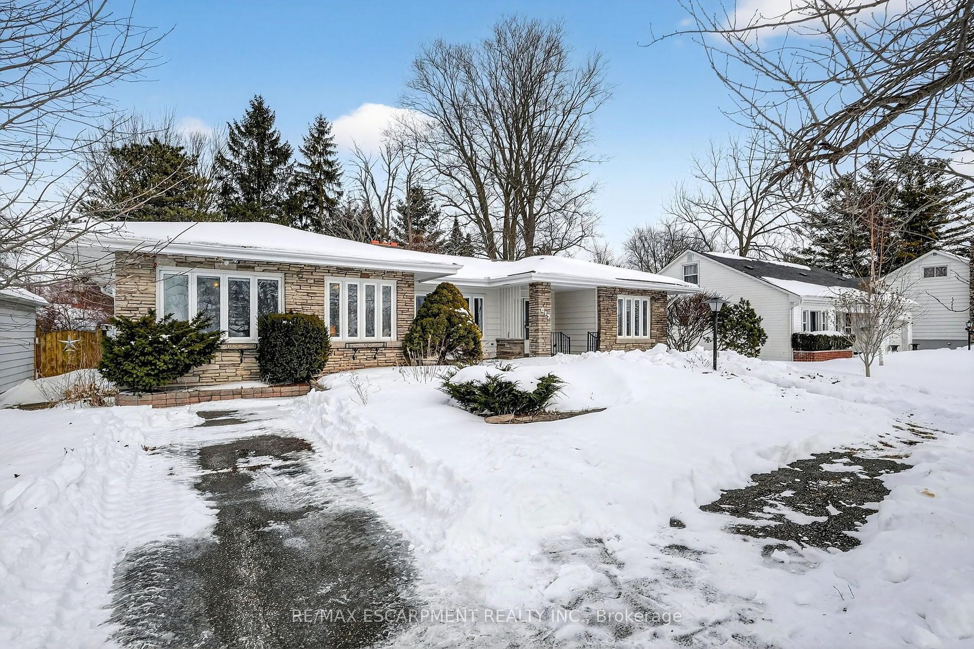 617 Lock Street W — photo 1