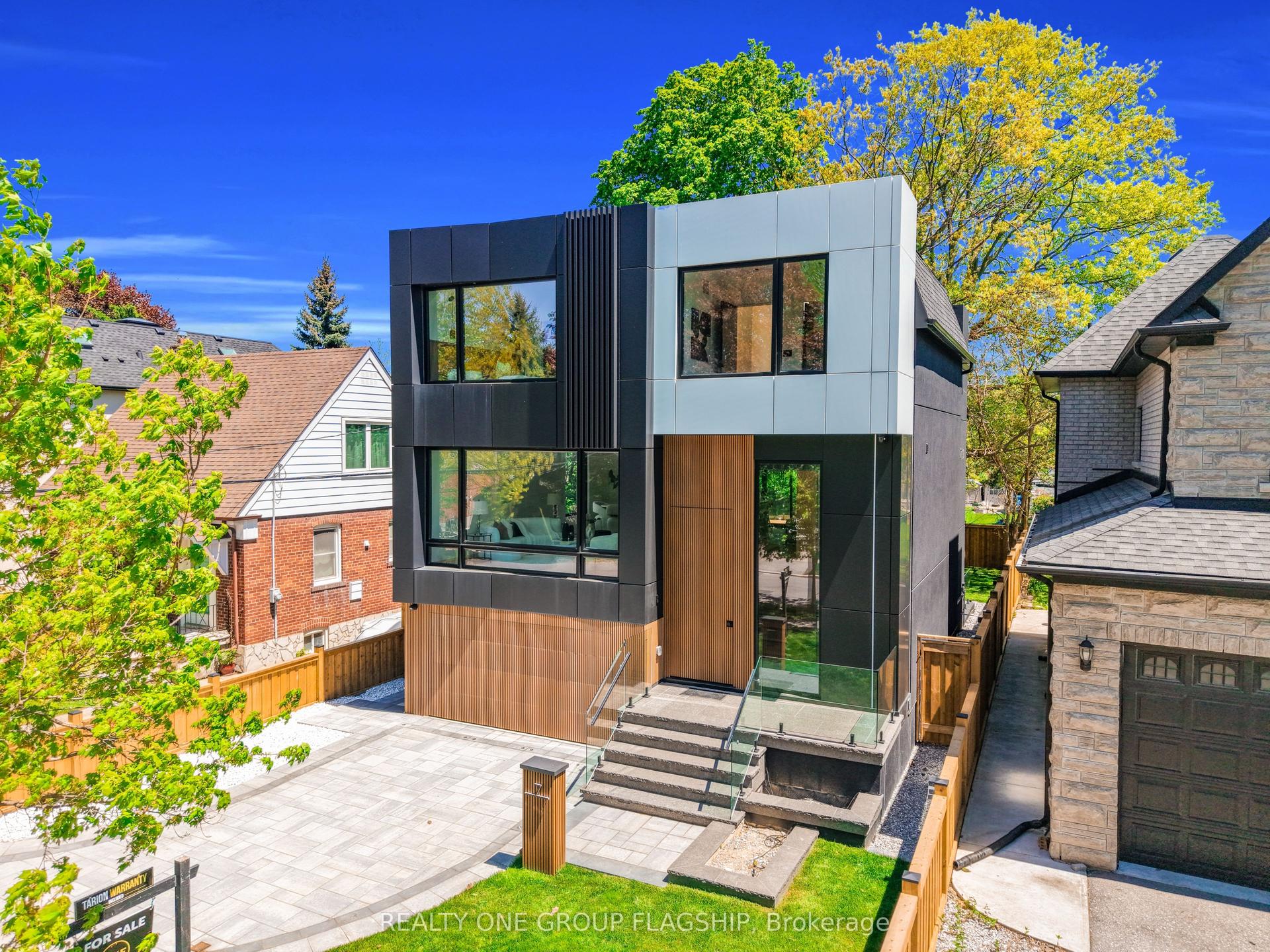 7 Bentley Drive, Toronto — Detached for sale, photo 1