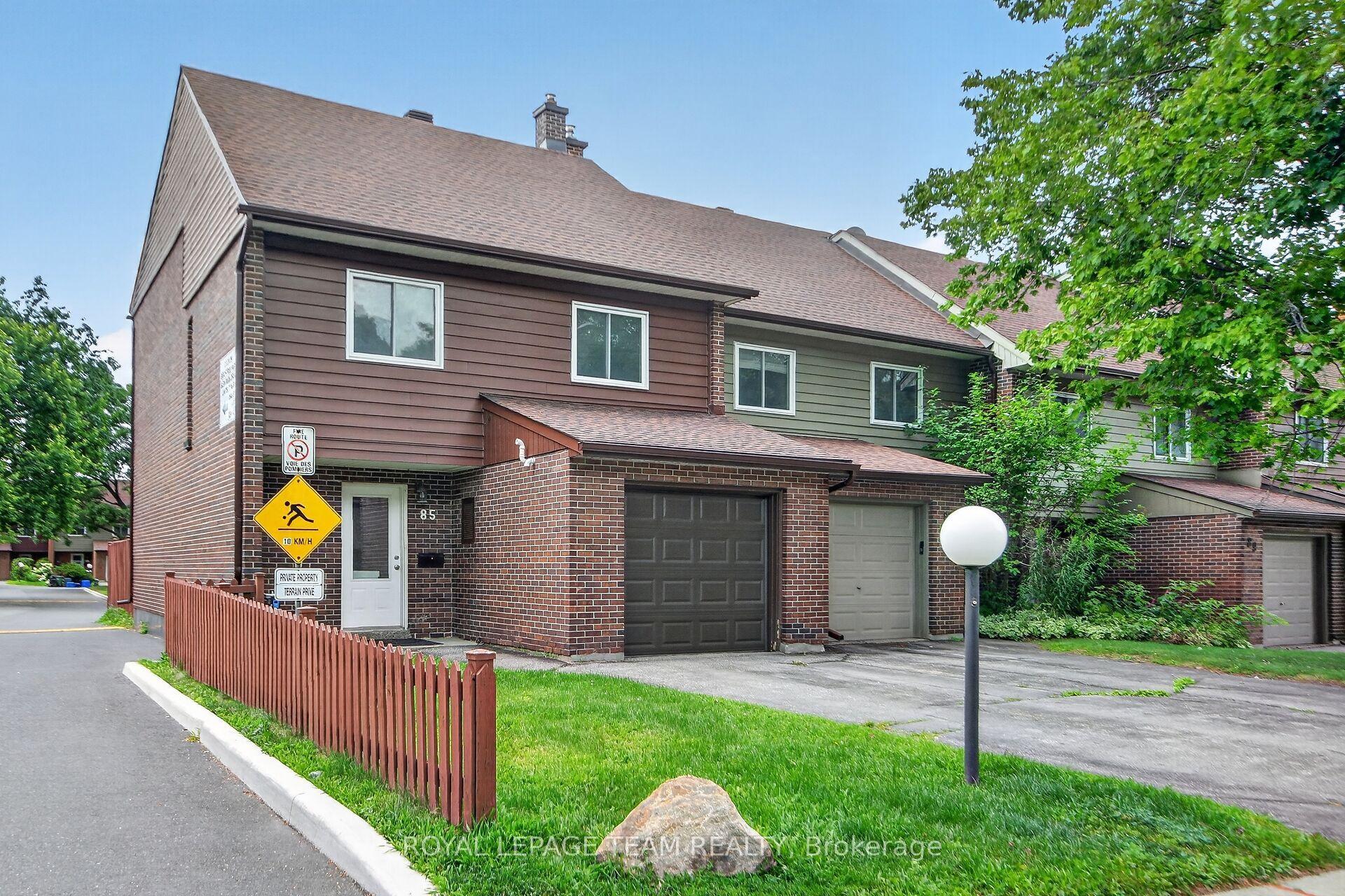 85 Glen Park Drive, Blackburn Hamlet — Condo Town for sale, photo 1