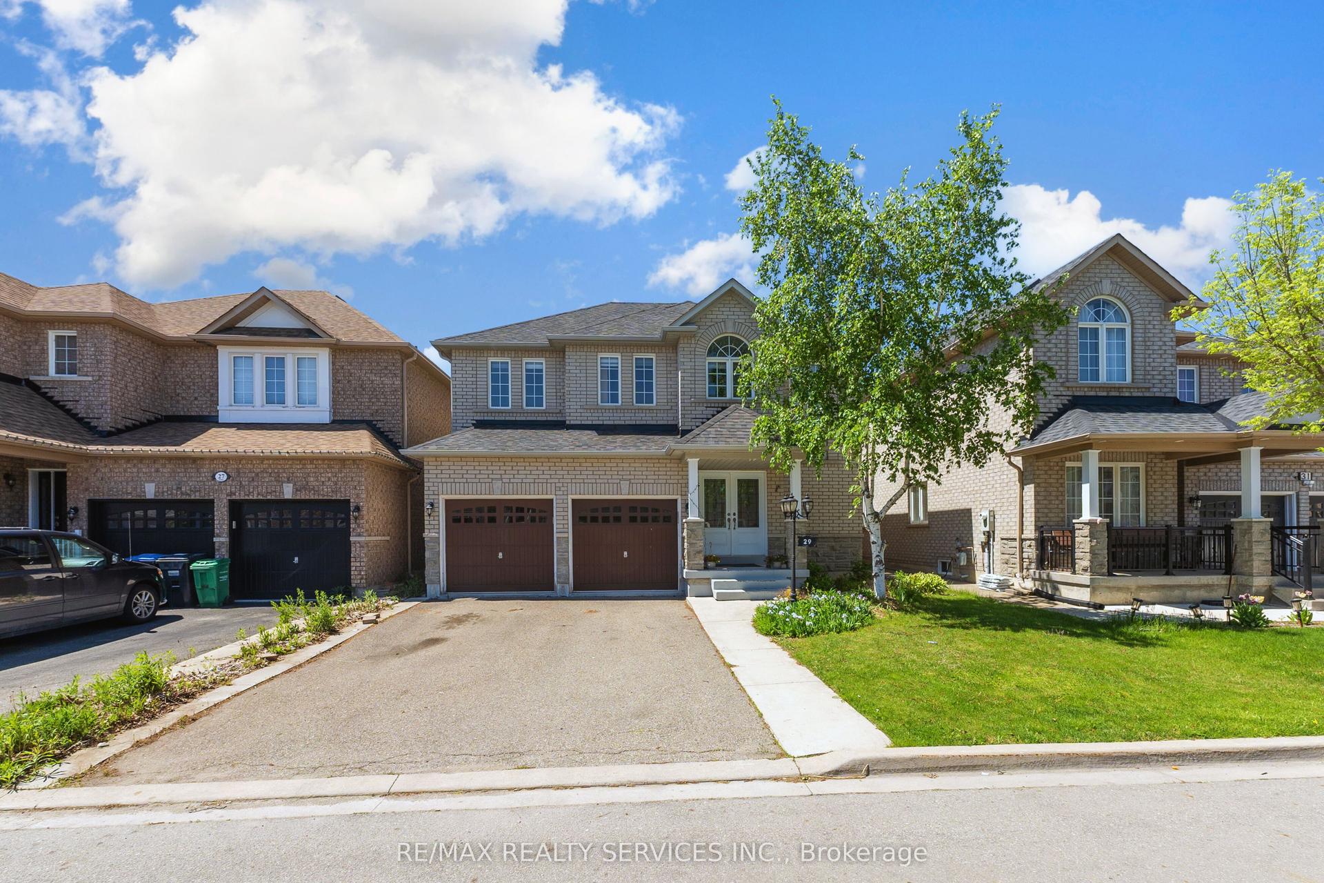 29 Sir Jacobs Crescent — photo 1