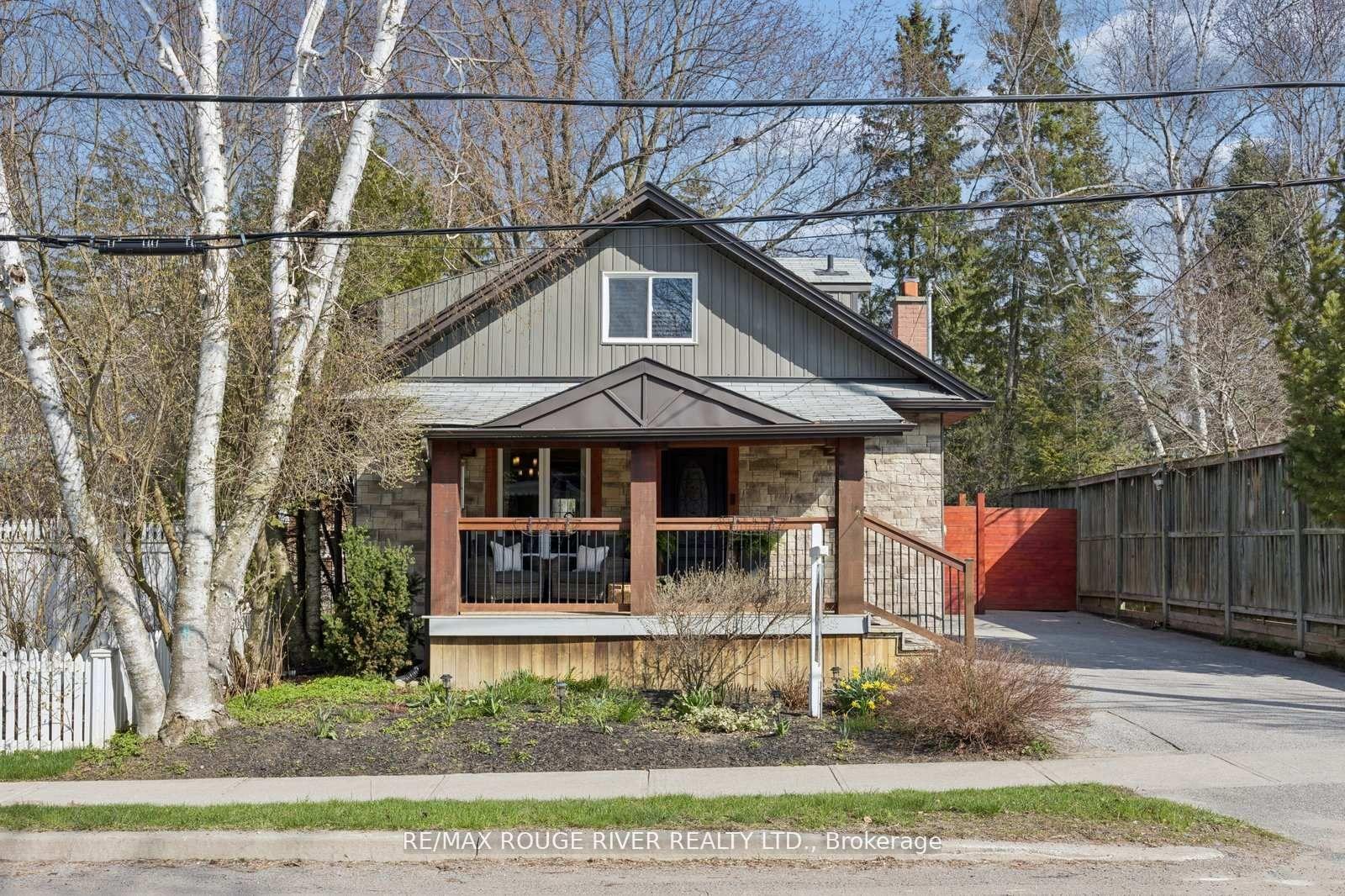 28 Columbus Road E — photo 1