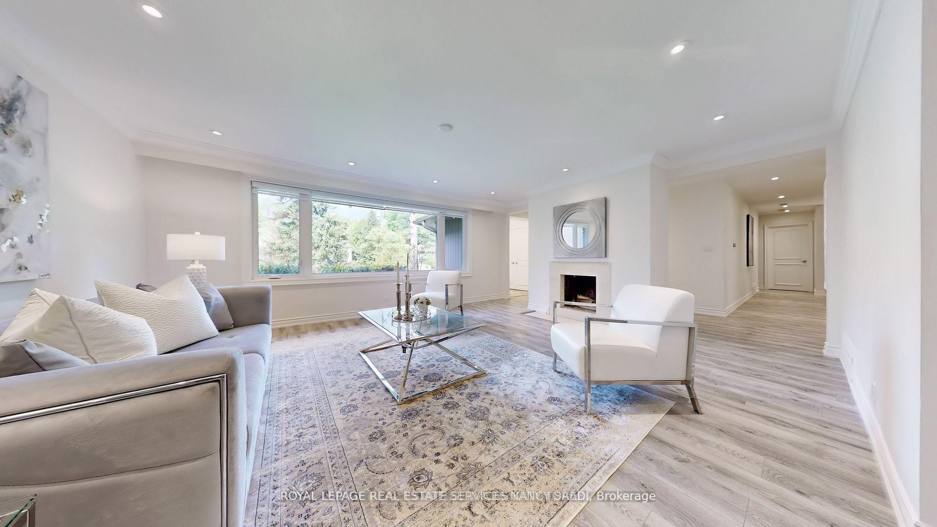 15 Farrington Drive, Toronto — Detached for sale, photo 1
