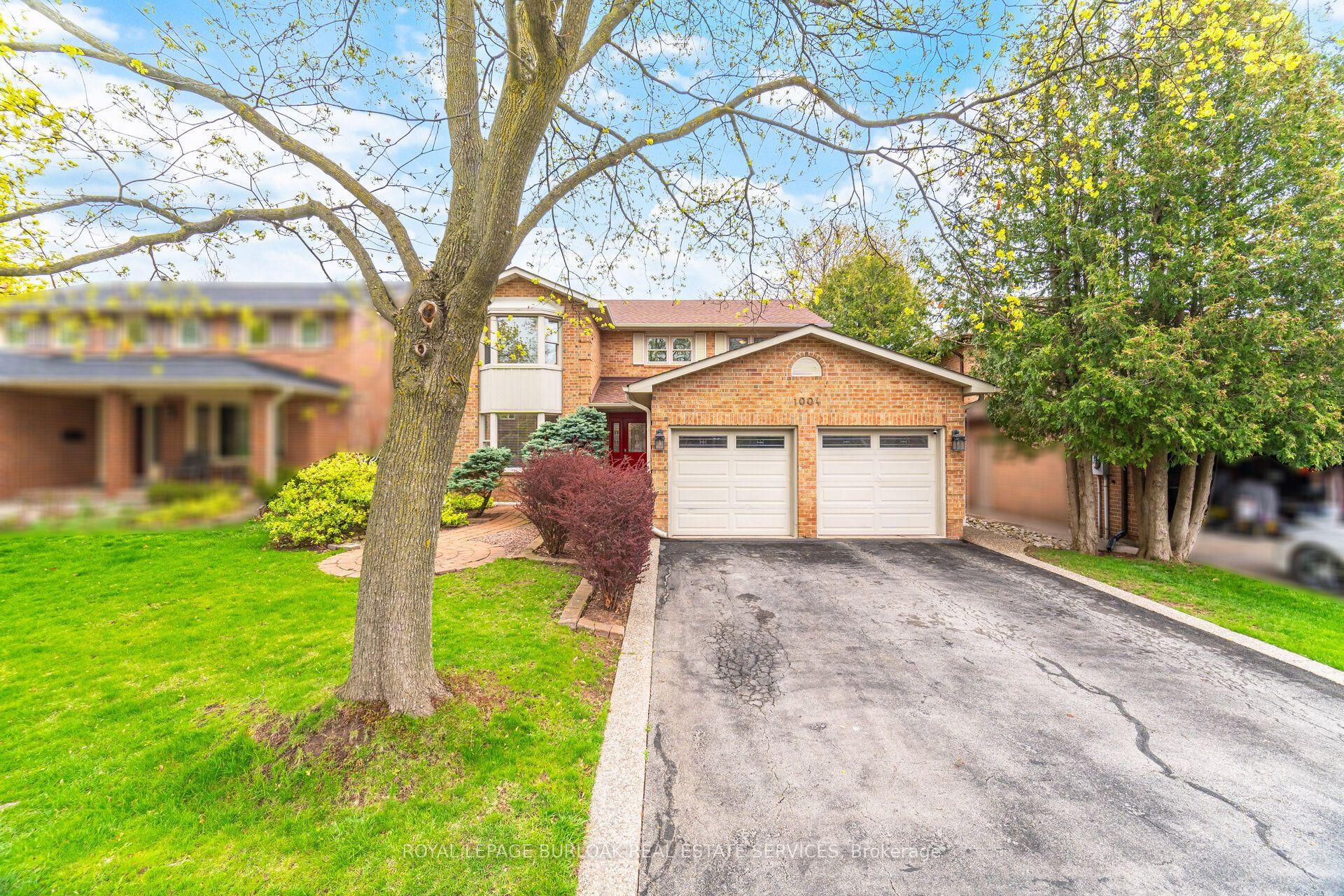 1004 Roxborough Drive — photo 1