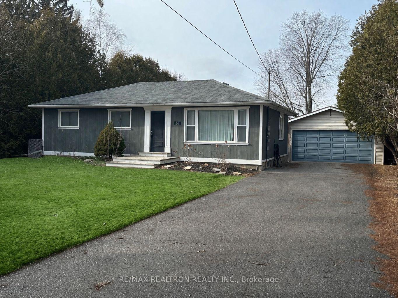 36 Farr Avenue — photo 1