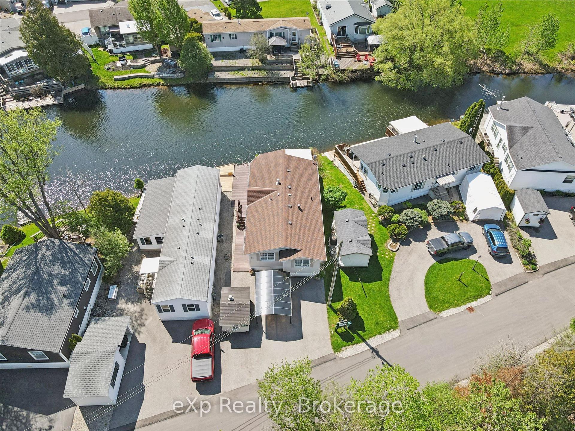 18 Jasper Heights Private, Puslinch — Detached for sale, photo 1