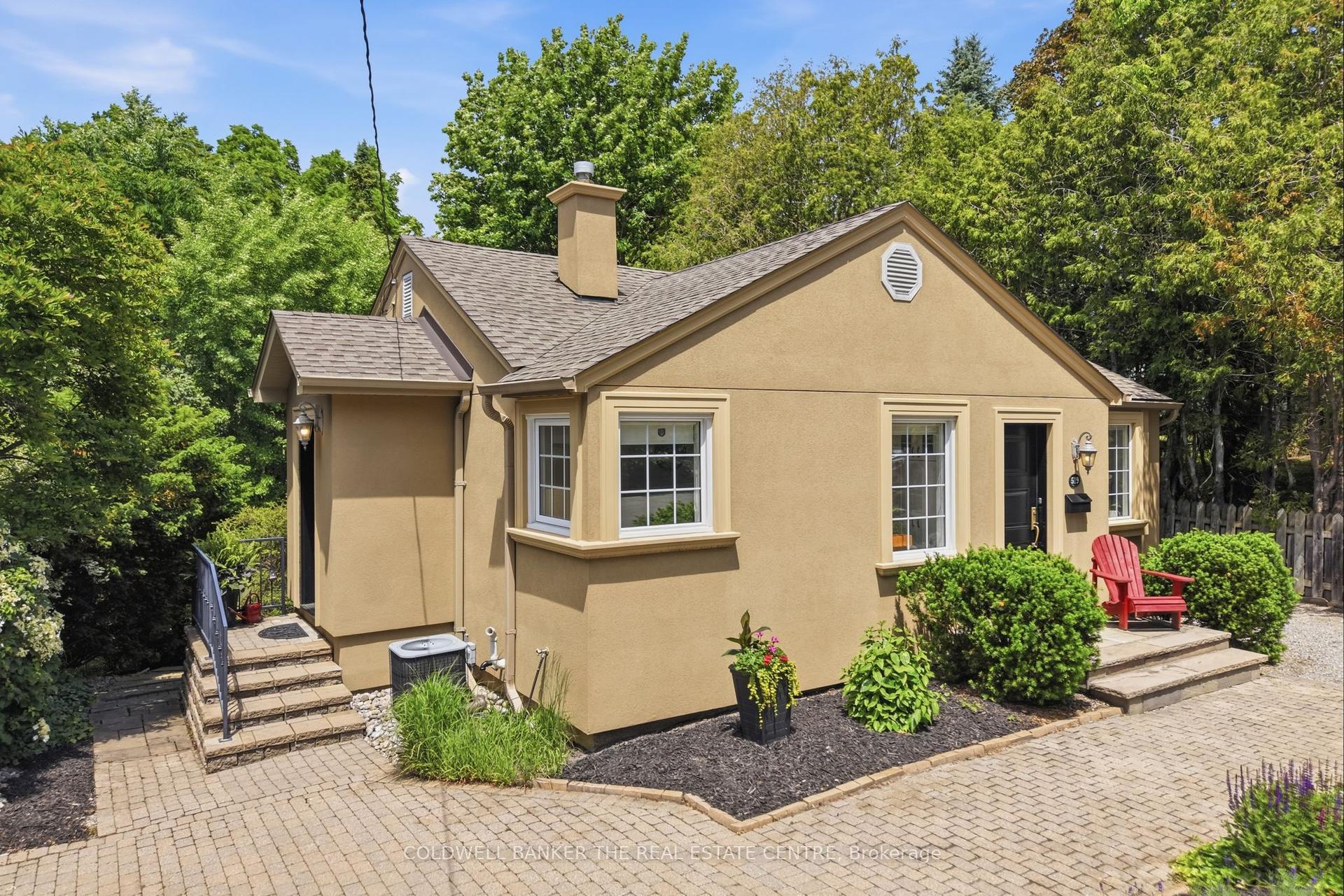 519 College Street — photo 1