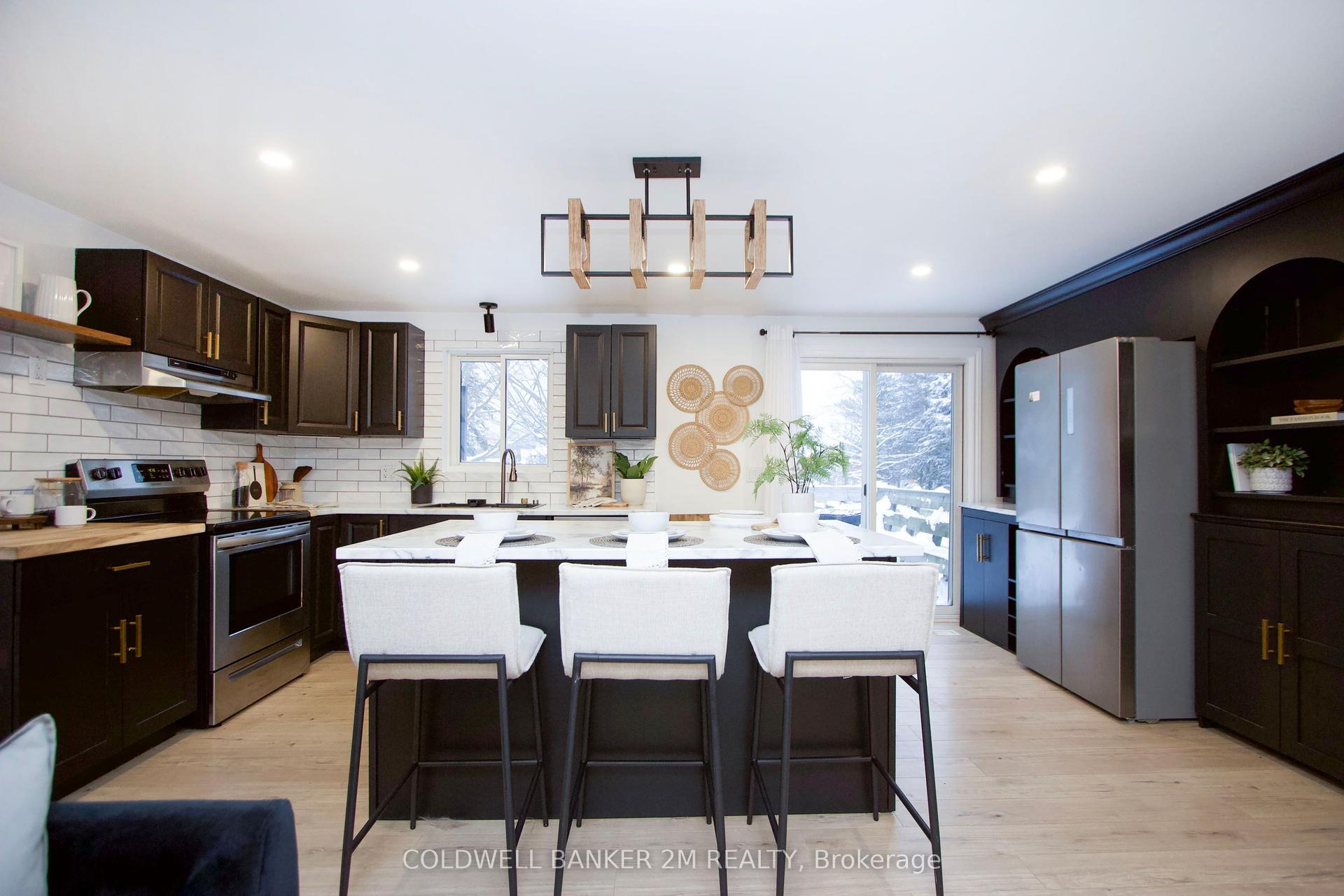812 Burnham Street — photo 1