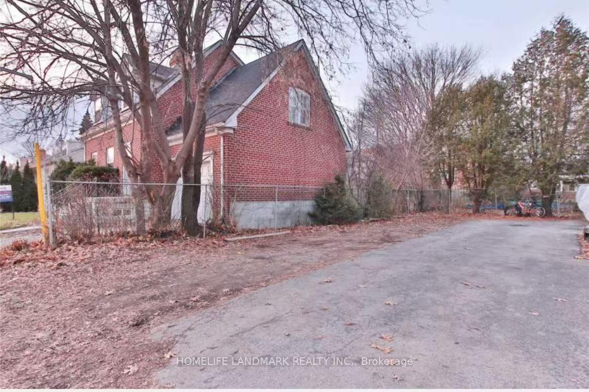 360B Lawrence Avenue W — photo 1