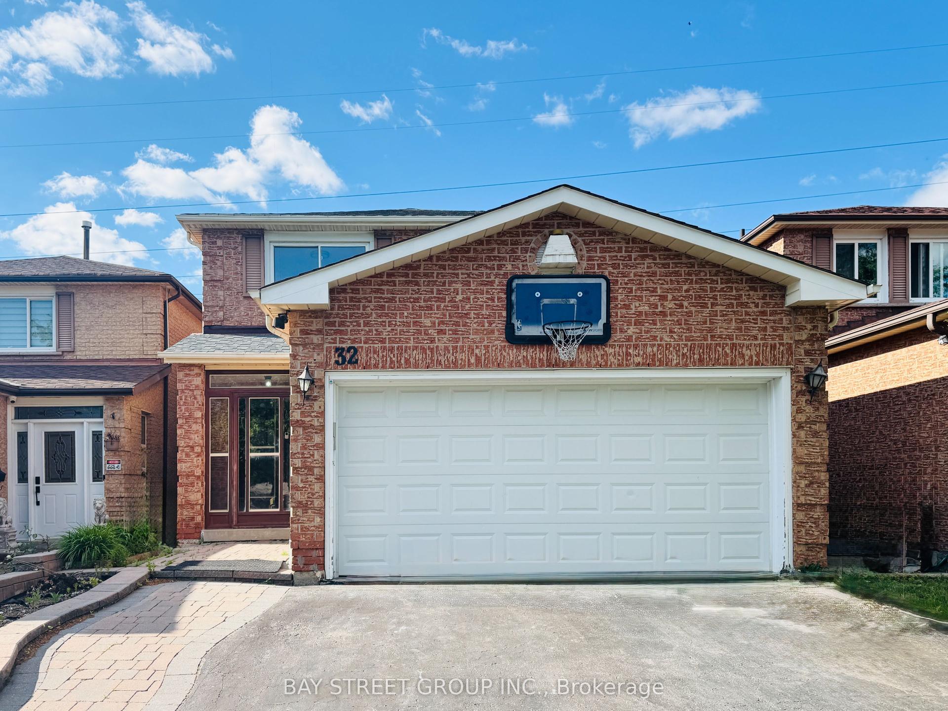 32 Perthshire Street, Toronto — Detached for sale, photo 1