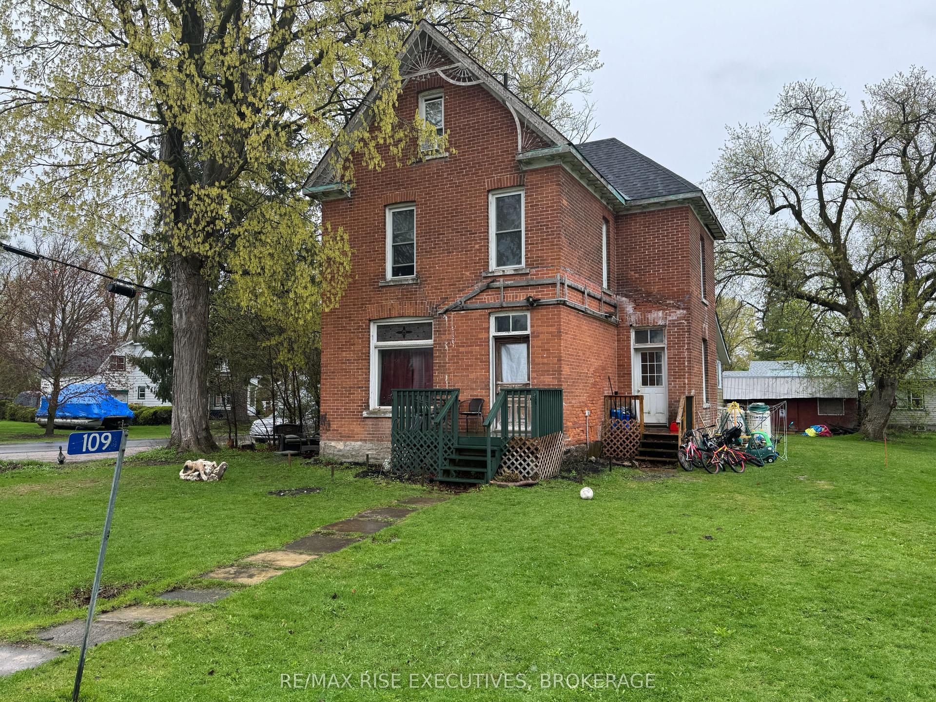 109 Adelaide Street, Front of Leeds & Seeleys Bay — Detached for sale, photo 1