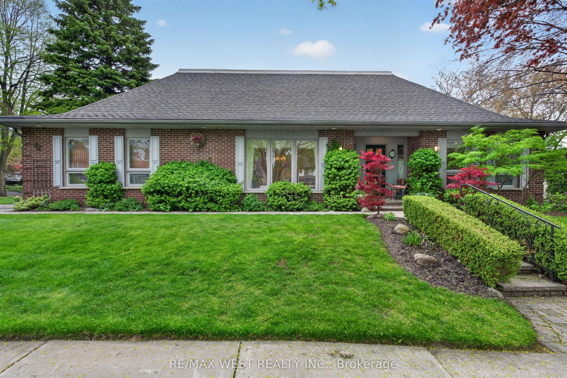 16 Caravan Drive — photo 1