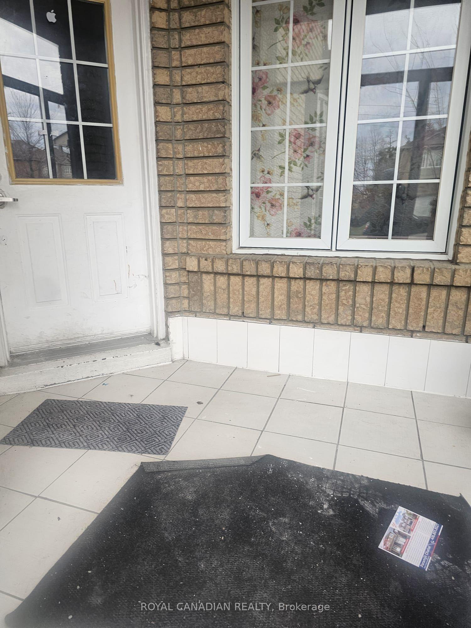 112 Lauraglen Crescent, Brampton — Semi-Detached for lease, photo 1