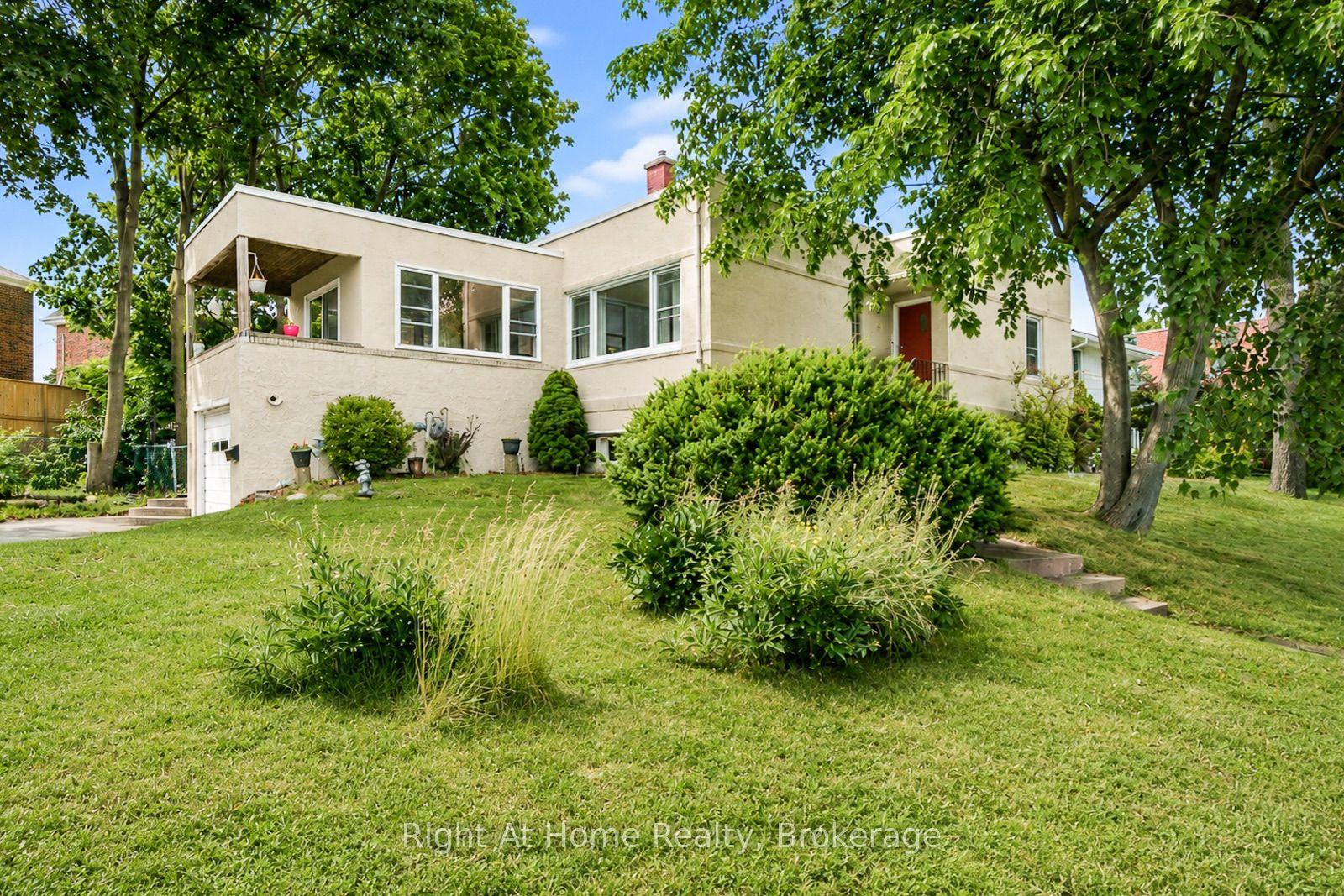 16 Oriole Park Avenue — photo 1