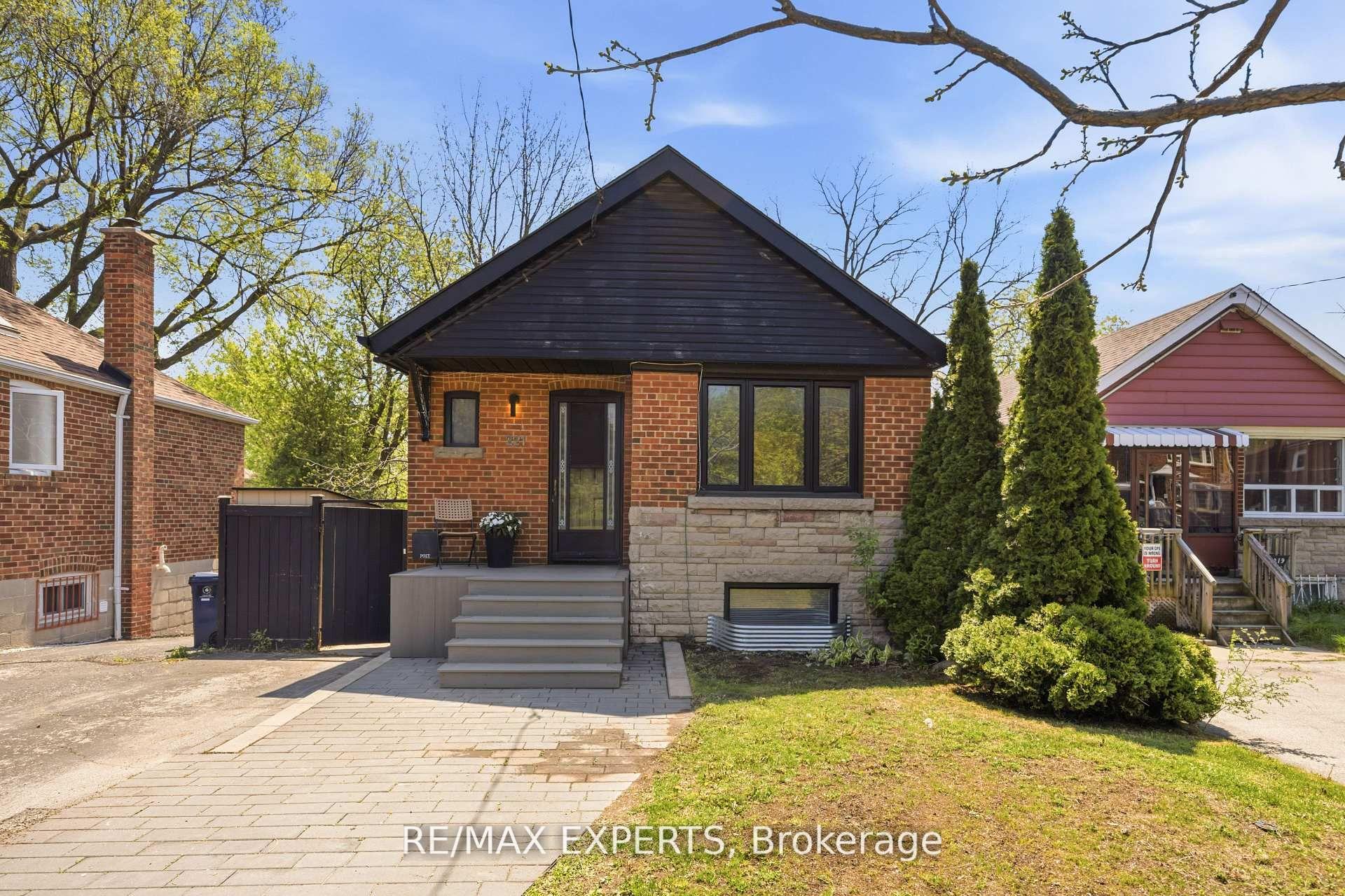 221 Clonmore Drive, Toronto — Detached for sale, photo 1