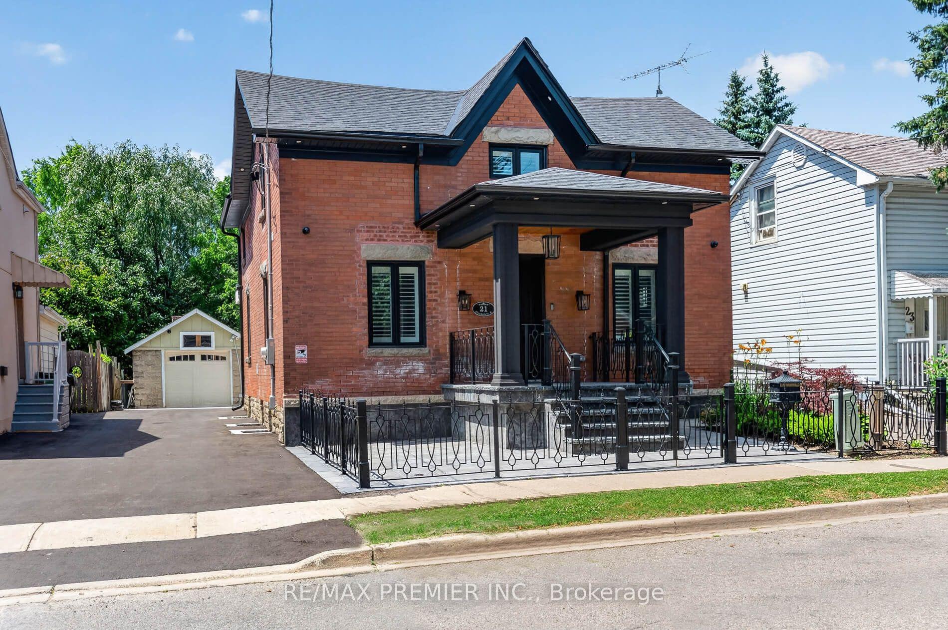 21 Elizabeth Street N, Brampton — Detached for sale, photo 1