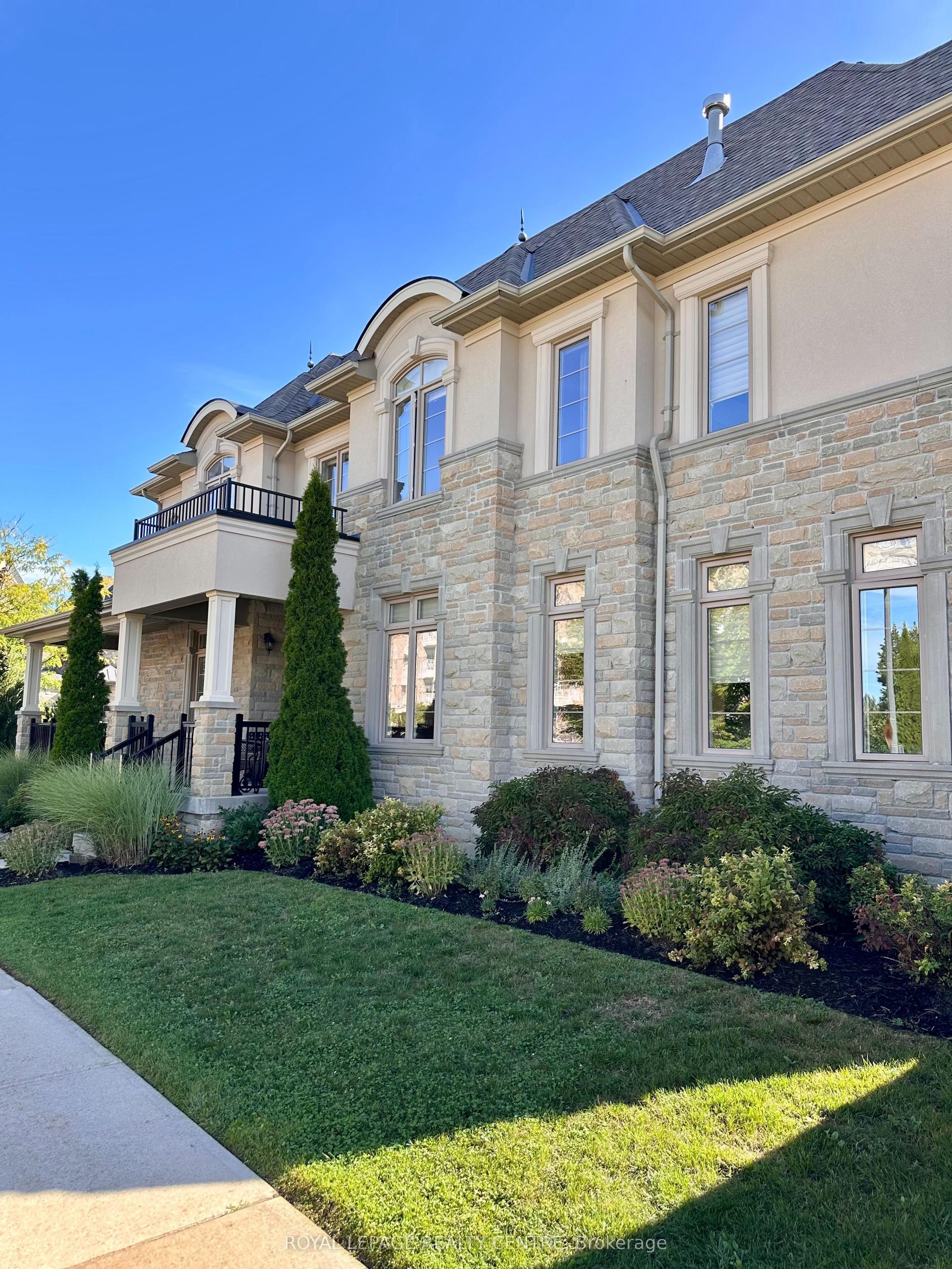 17 Bri Way, King — Townhouse for sale, photo 1