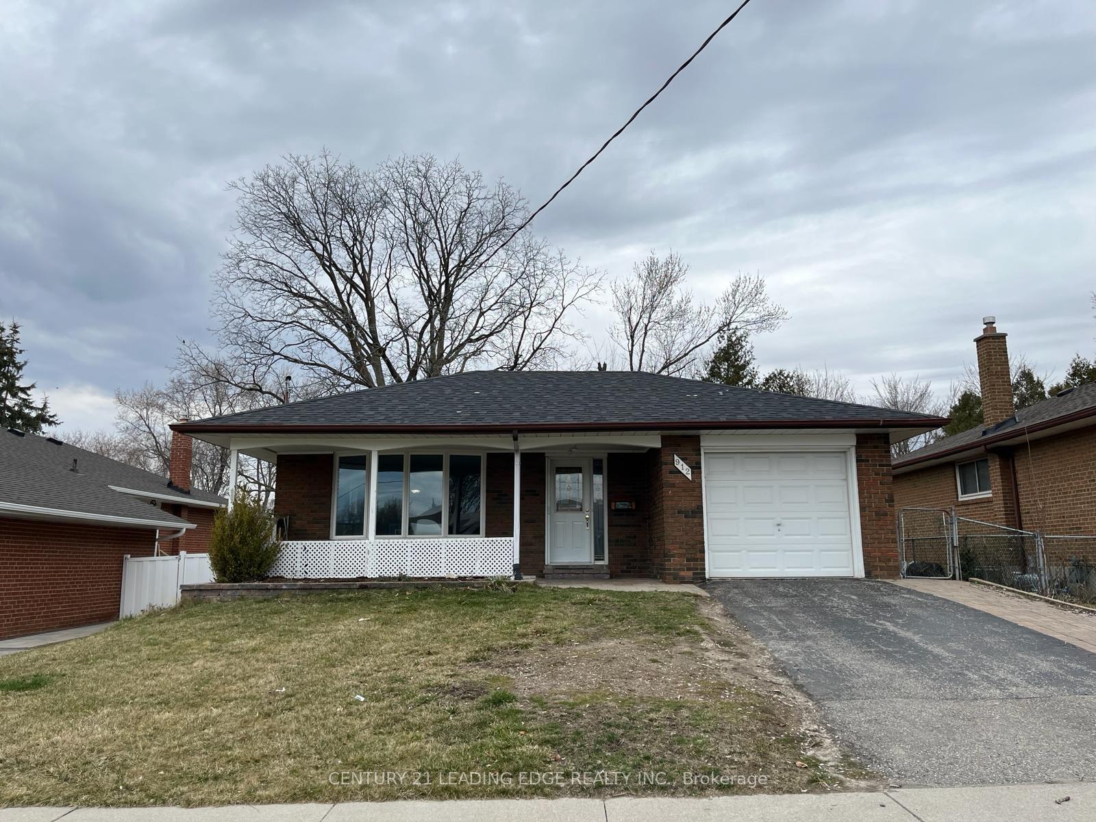 912 Crocus Crescent — photo 1