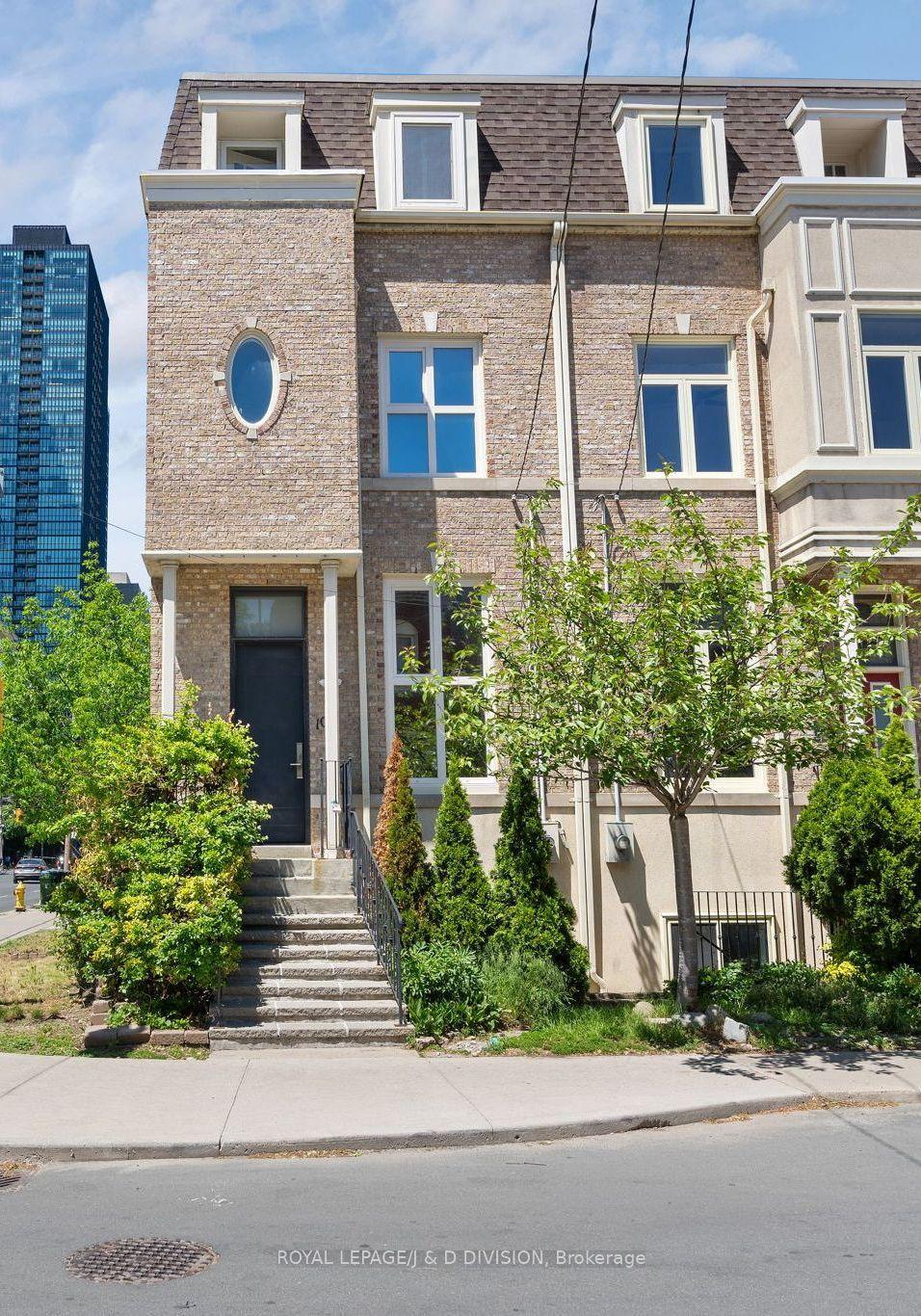102 Earl Place — photo 1