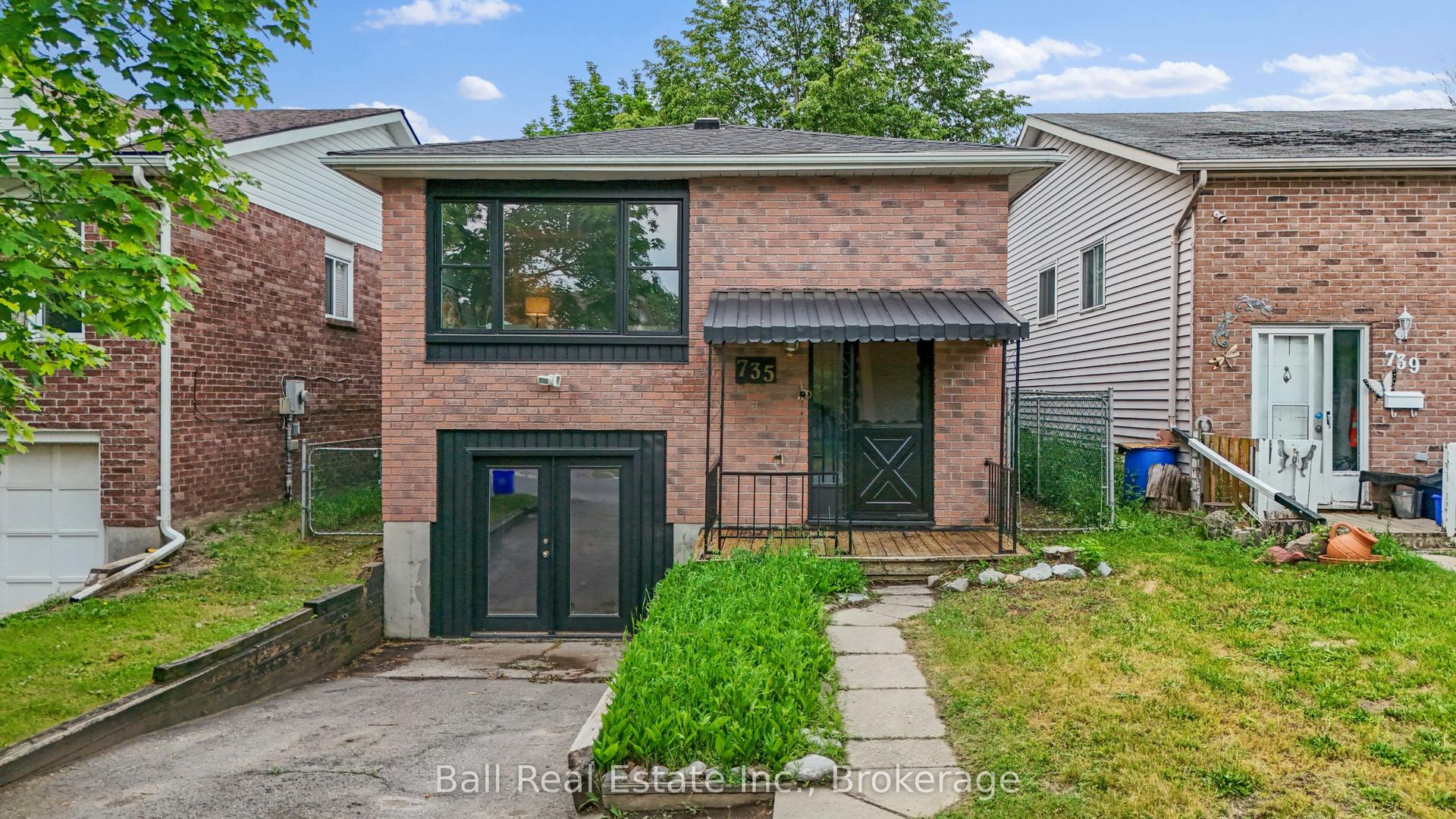 735 Mountain Ash Road — photo 1