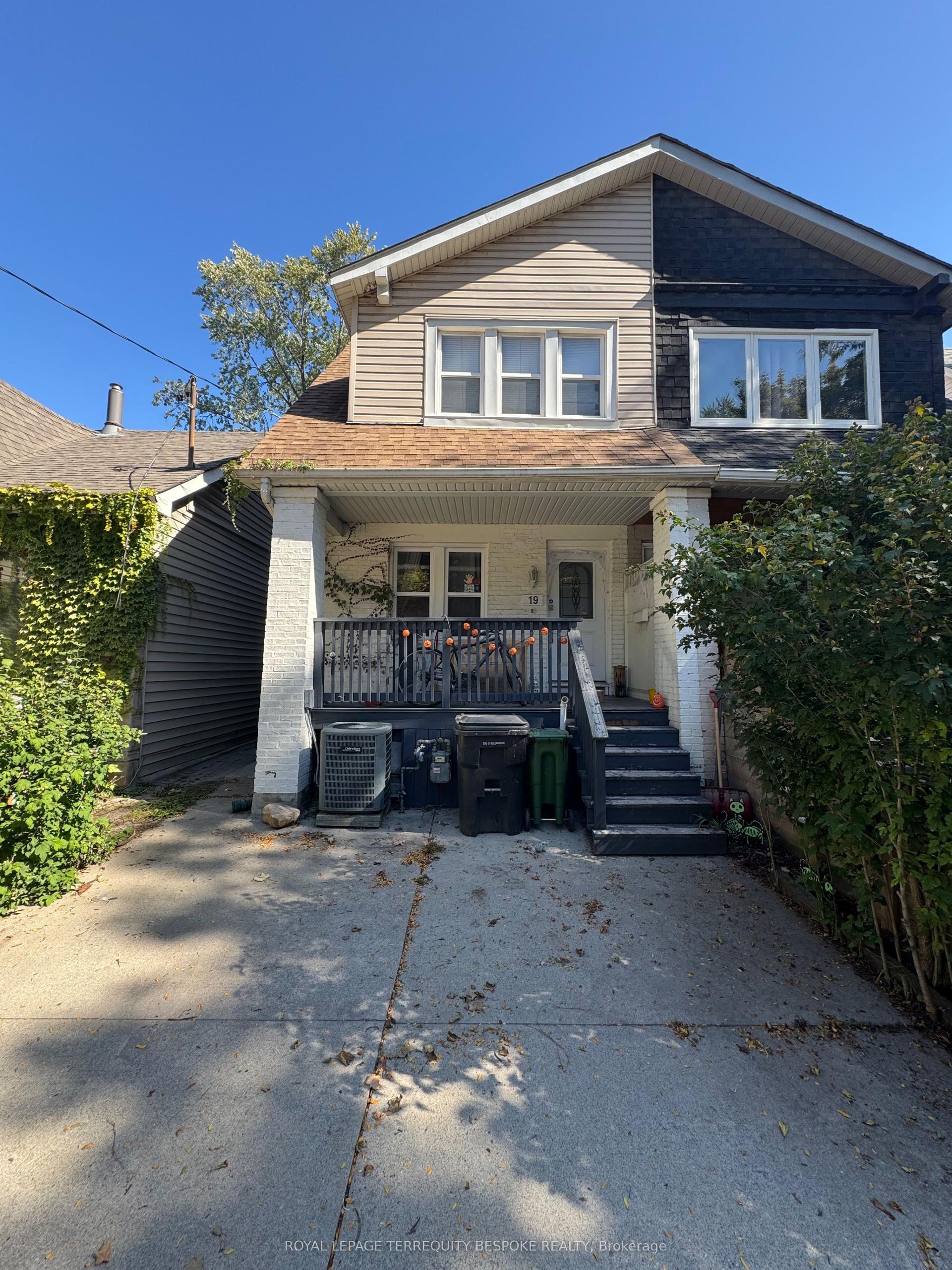 19 Lewis Street Main #2 #Main #2, Toronto — Multiplex for lease, photo 1