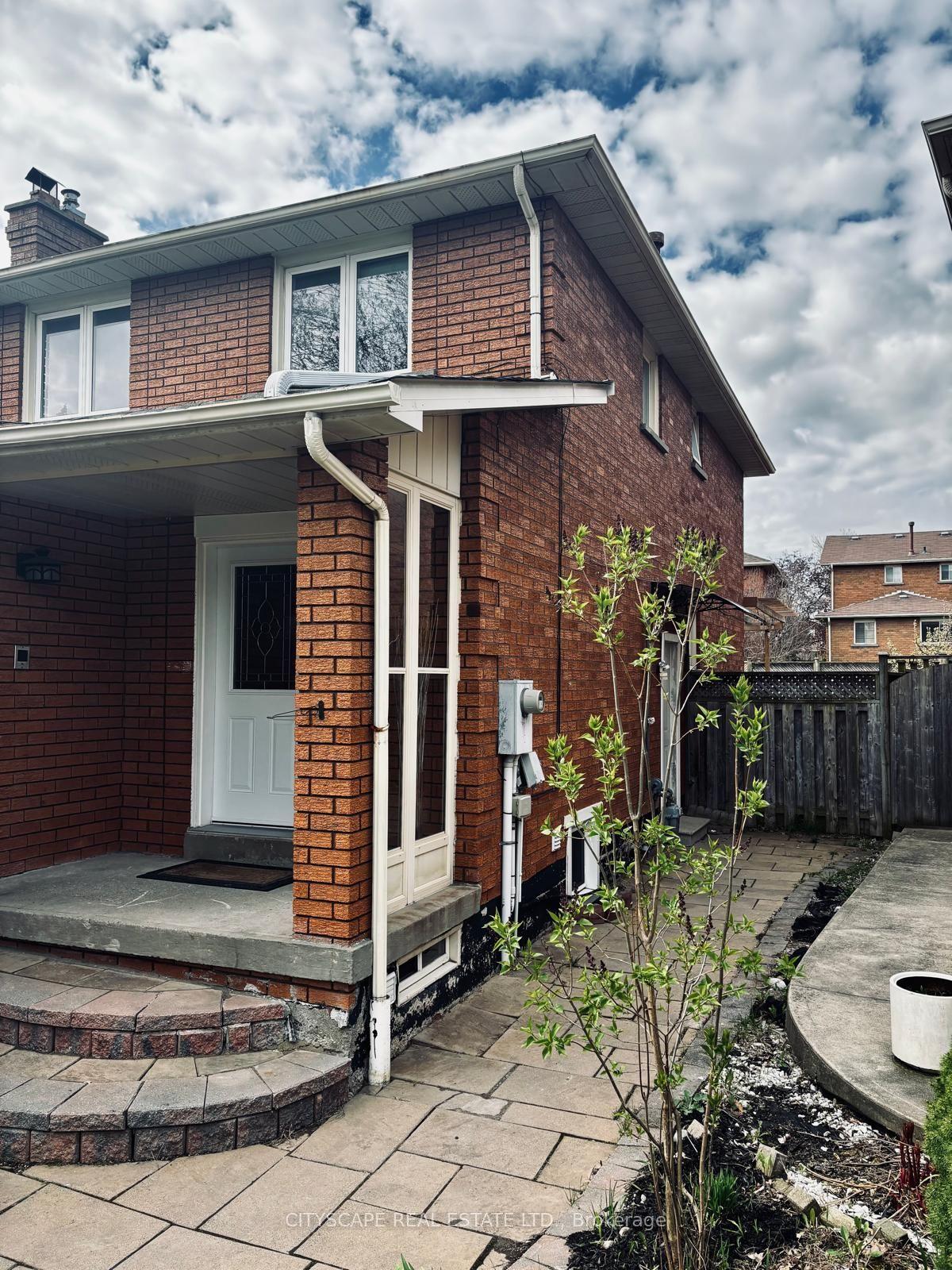 4233 Radisson Crescent — photo 1