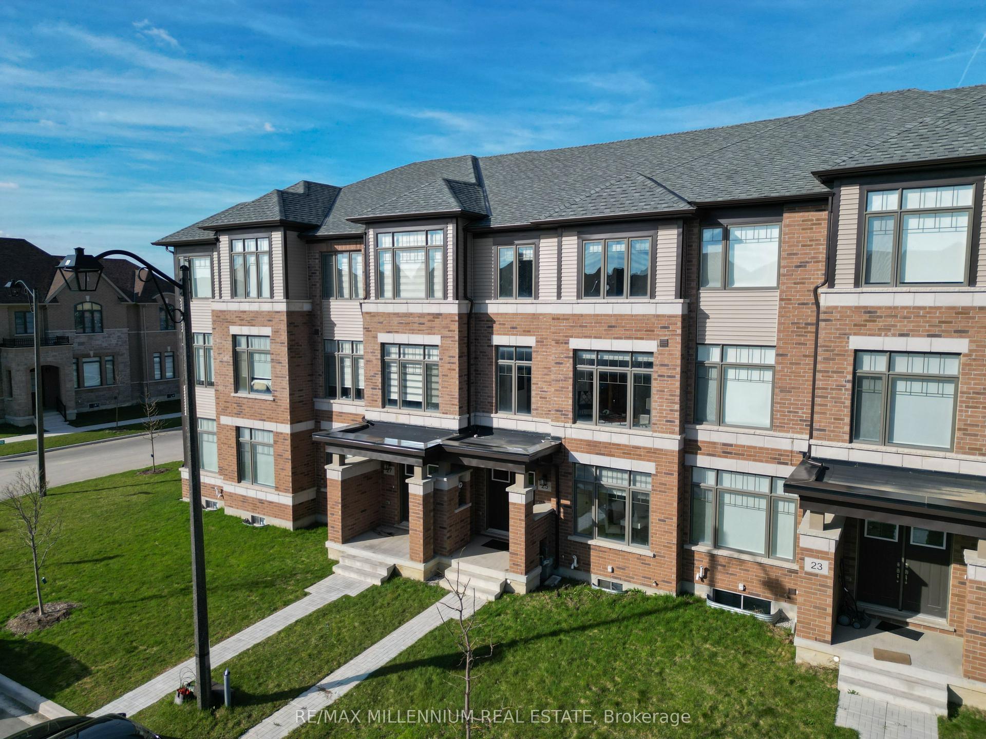 25 Lipscott Drive — photo 1