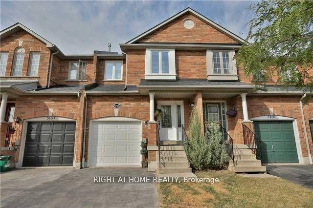 5162 Falconcrest Drive, Burlington — Townhouse for sale, photo 1