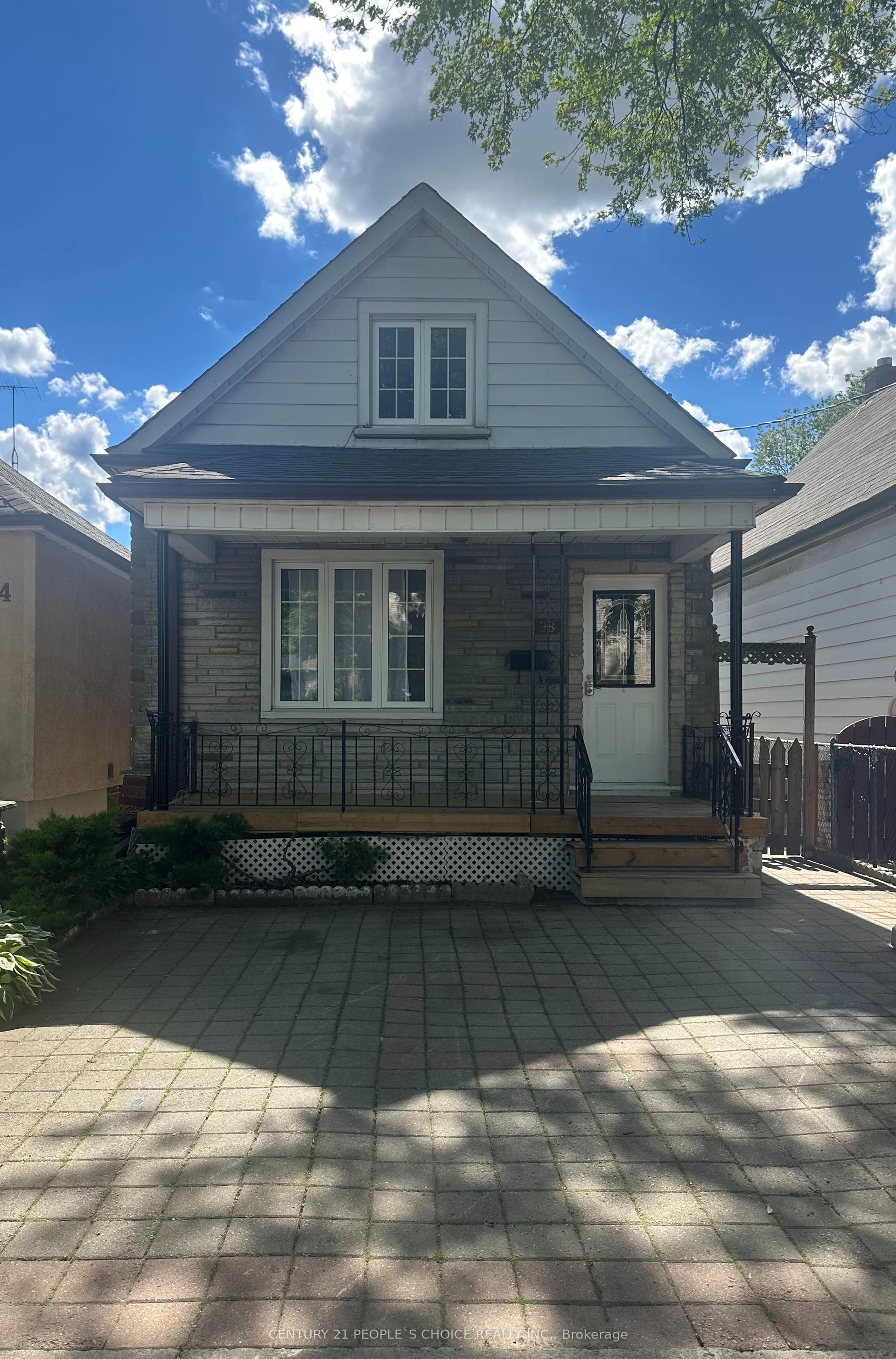 98 Chambers Avenue, Toronto — Detached for sale, photo 1