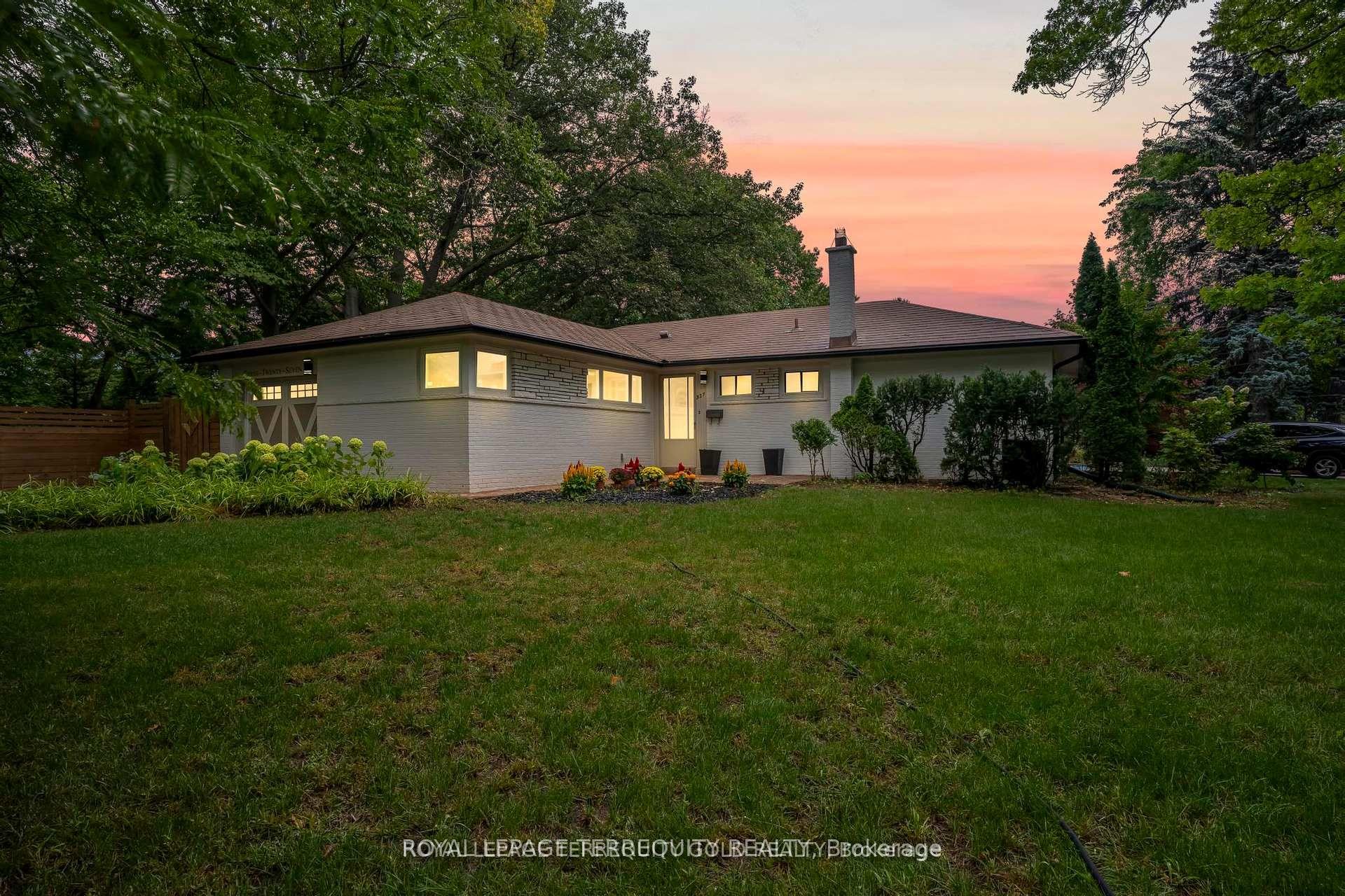 327 River Side Drive, Oakville — Detached for sale, photo 1