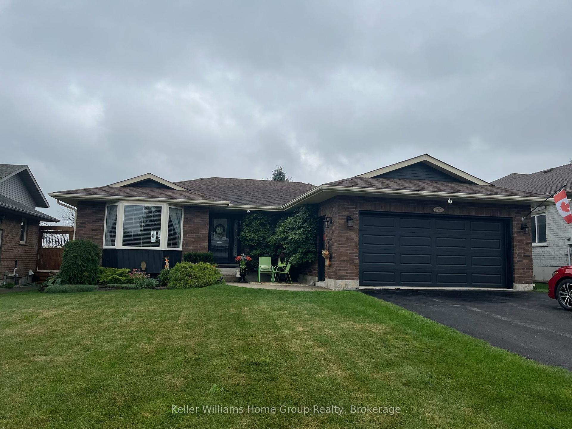 550 MAPLE Avenue N, North Perth — Detached for sale, photo 1