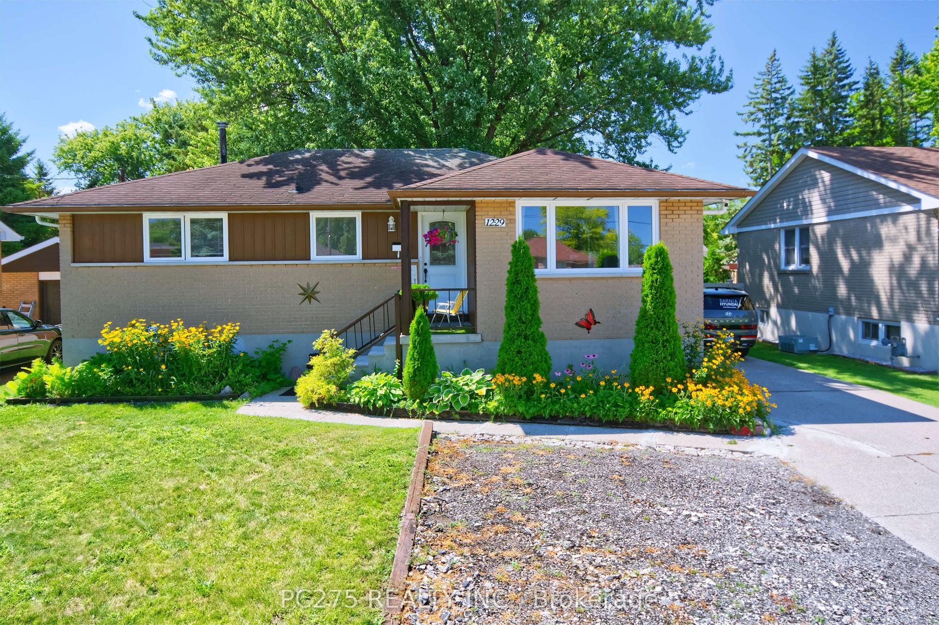 1229 Exmouth Street, Sarnia — Detached for sale, photo 1