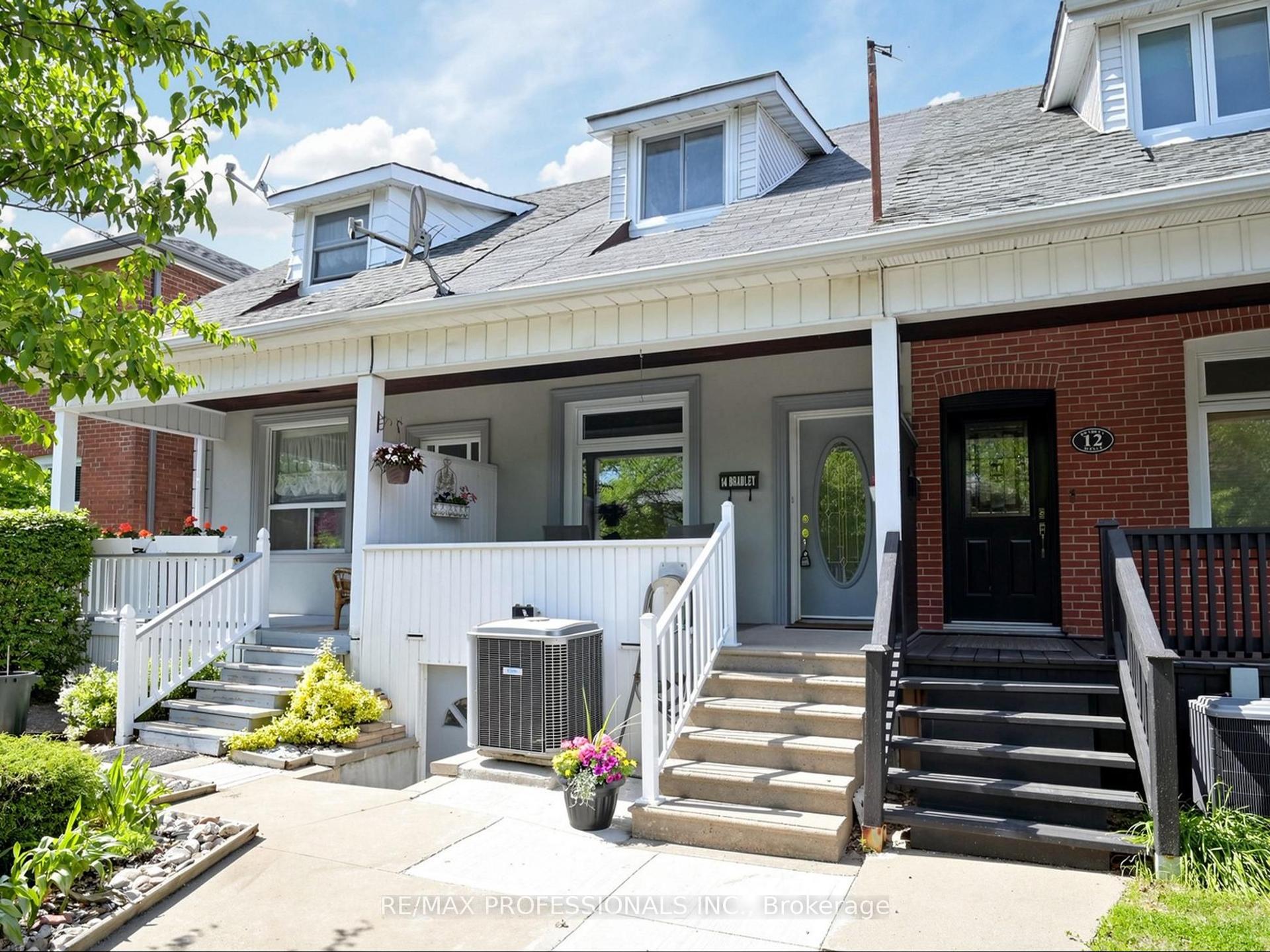 14 Bradley Avenue — photo 1