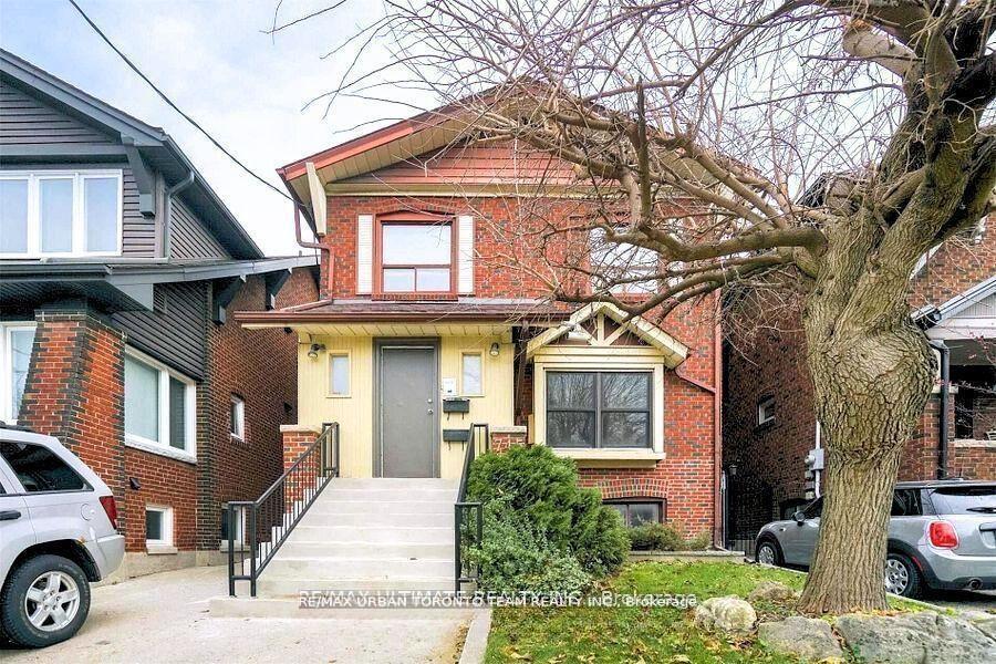 745 Coxwell Avenue Upper #Upper — photo 1