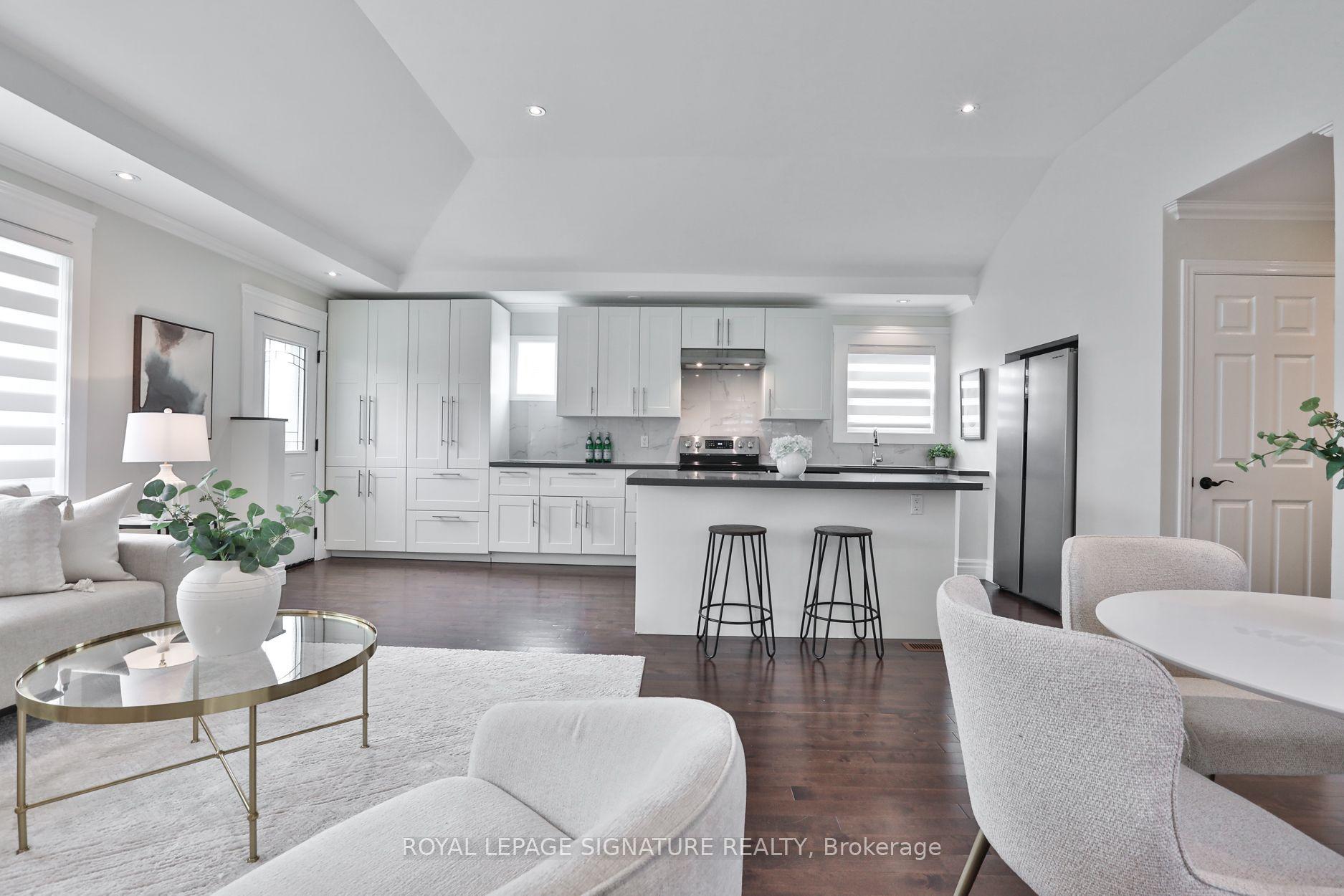 17 Flora Drive, Toronto — Detached for sale, photo 1