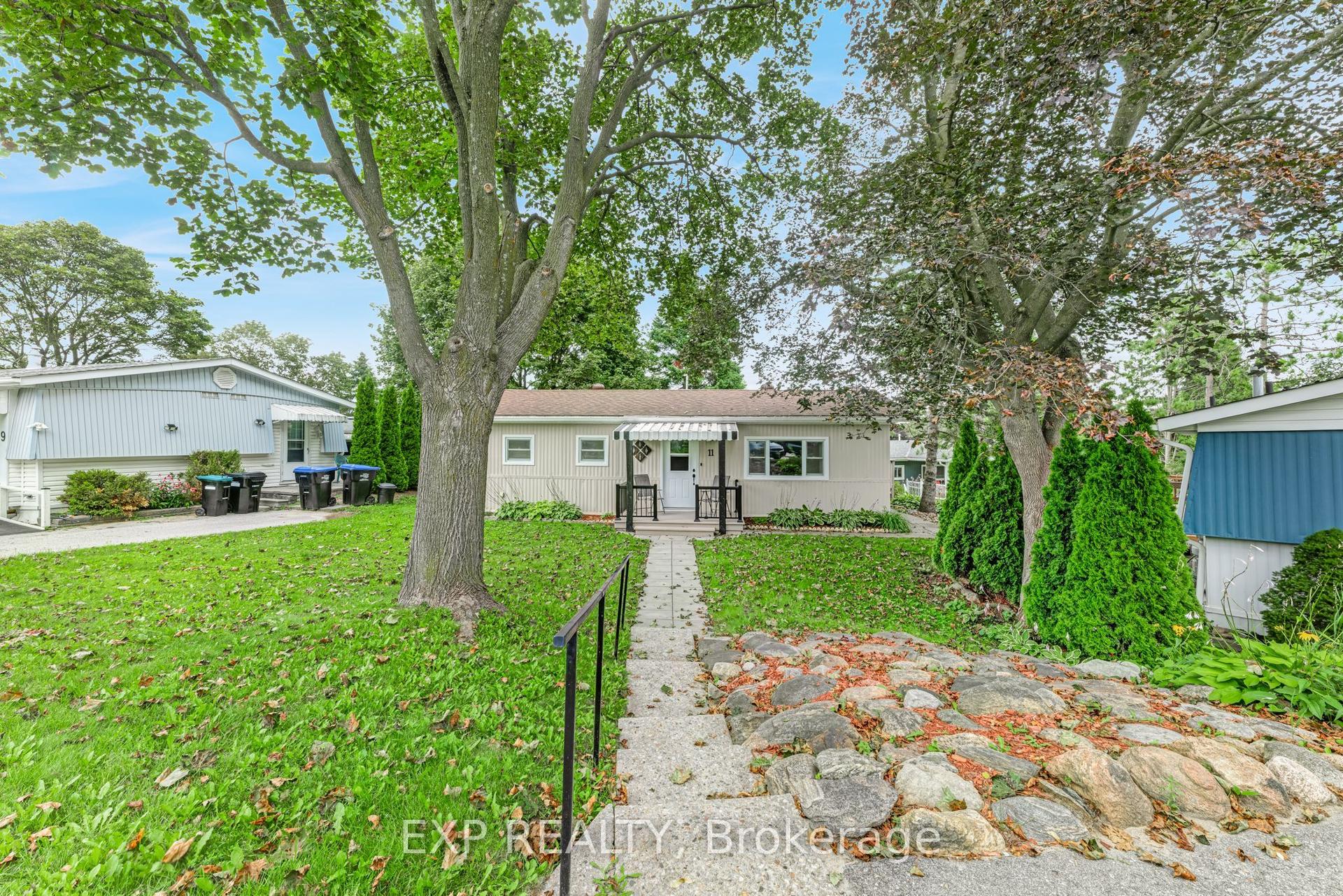 11 Hawthorne Drive, Innisfil — Detached for sale, photo 1