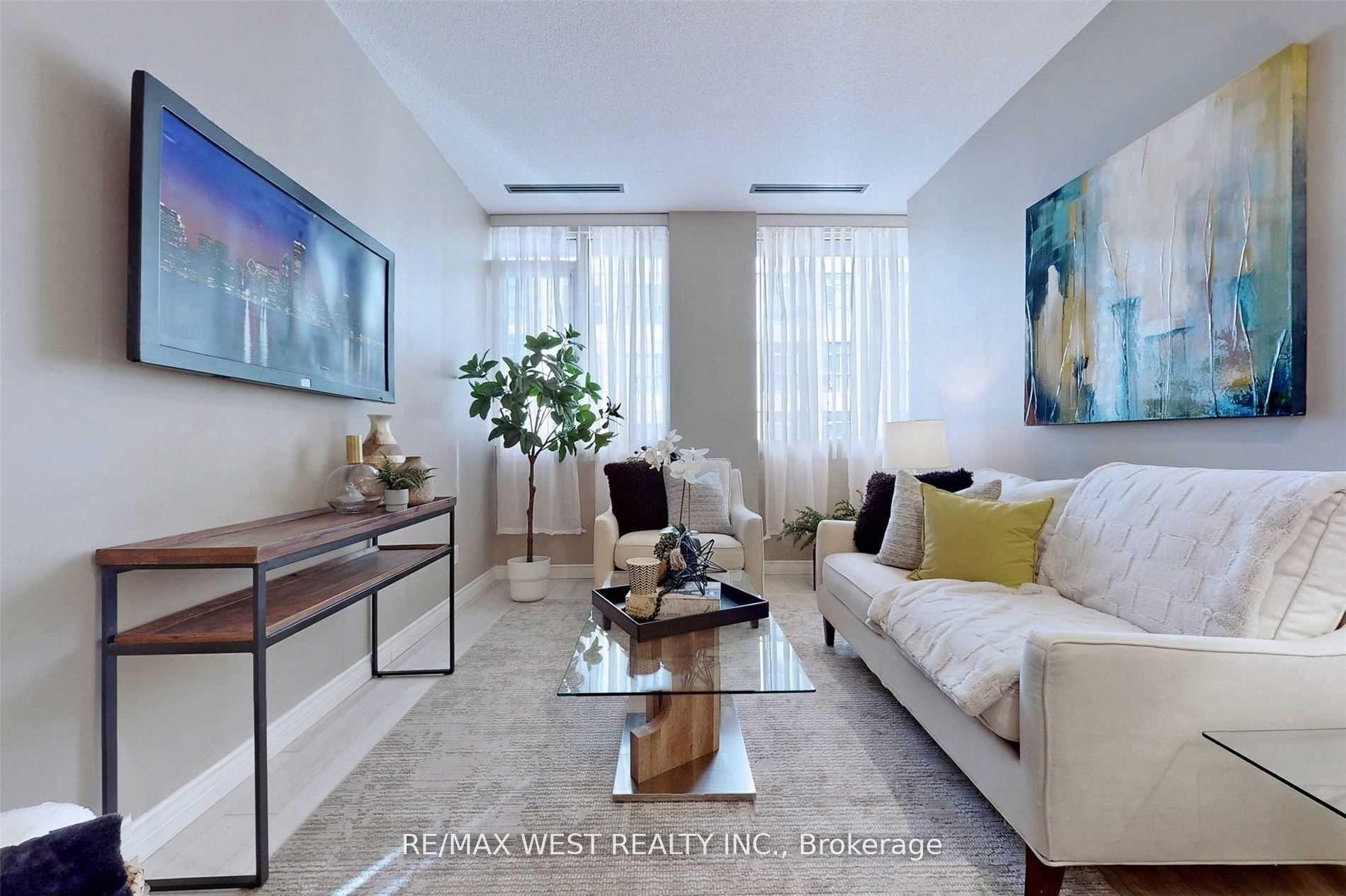 555 Yonge Street 604 #604 — photo 1
