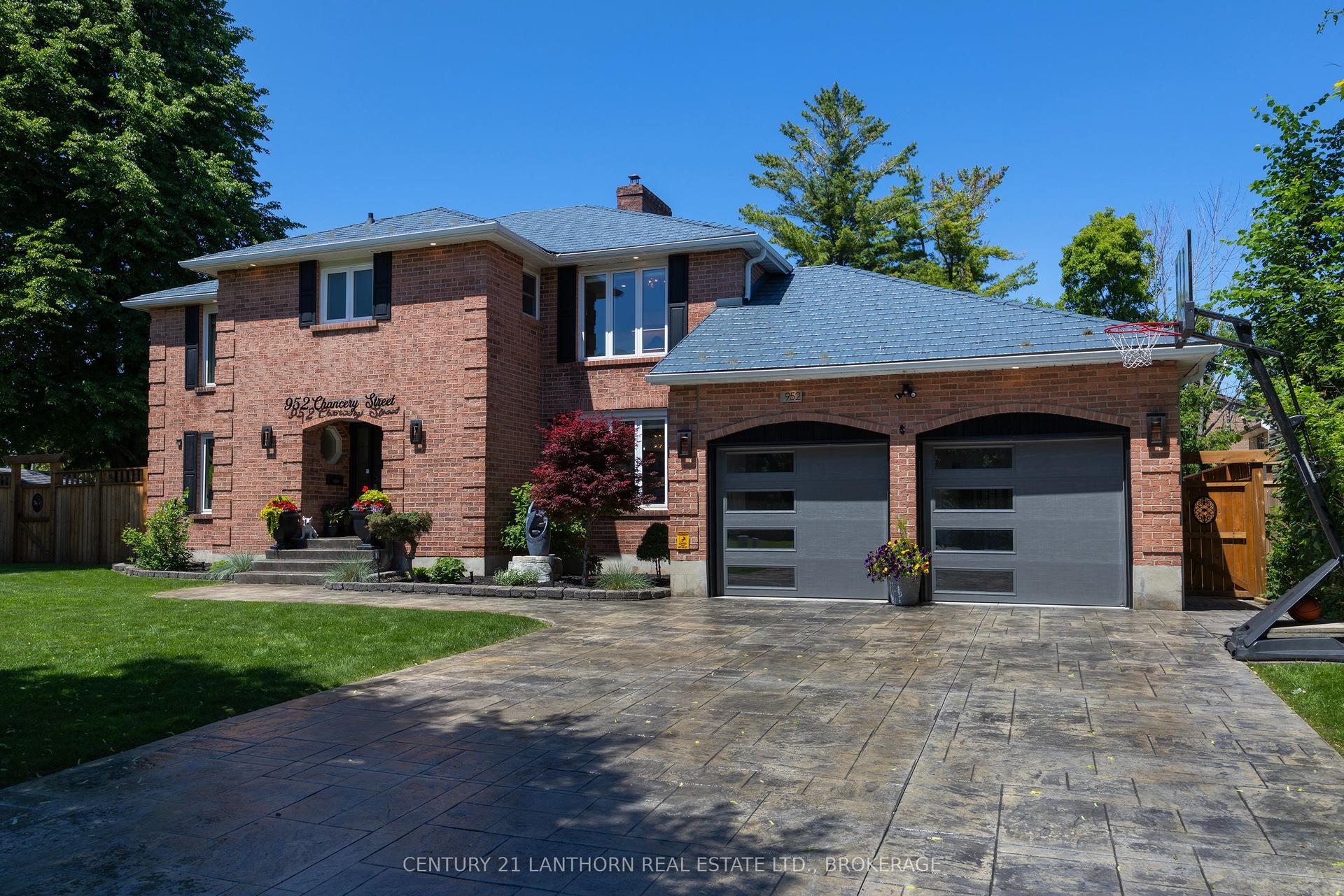 952 Chancery Street, Kingston — Detached for sale, photo 1