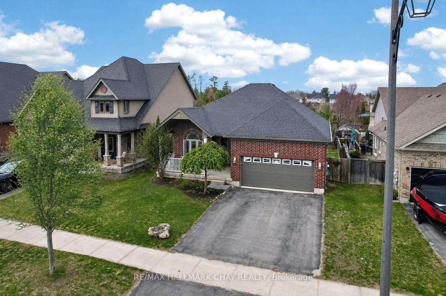 60 Brownley Lane, Essa — Detached for sale, photo 1