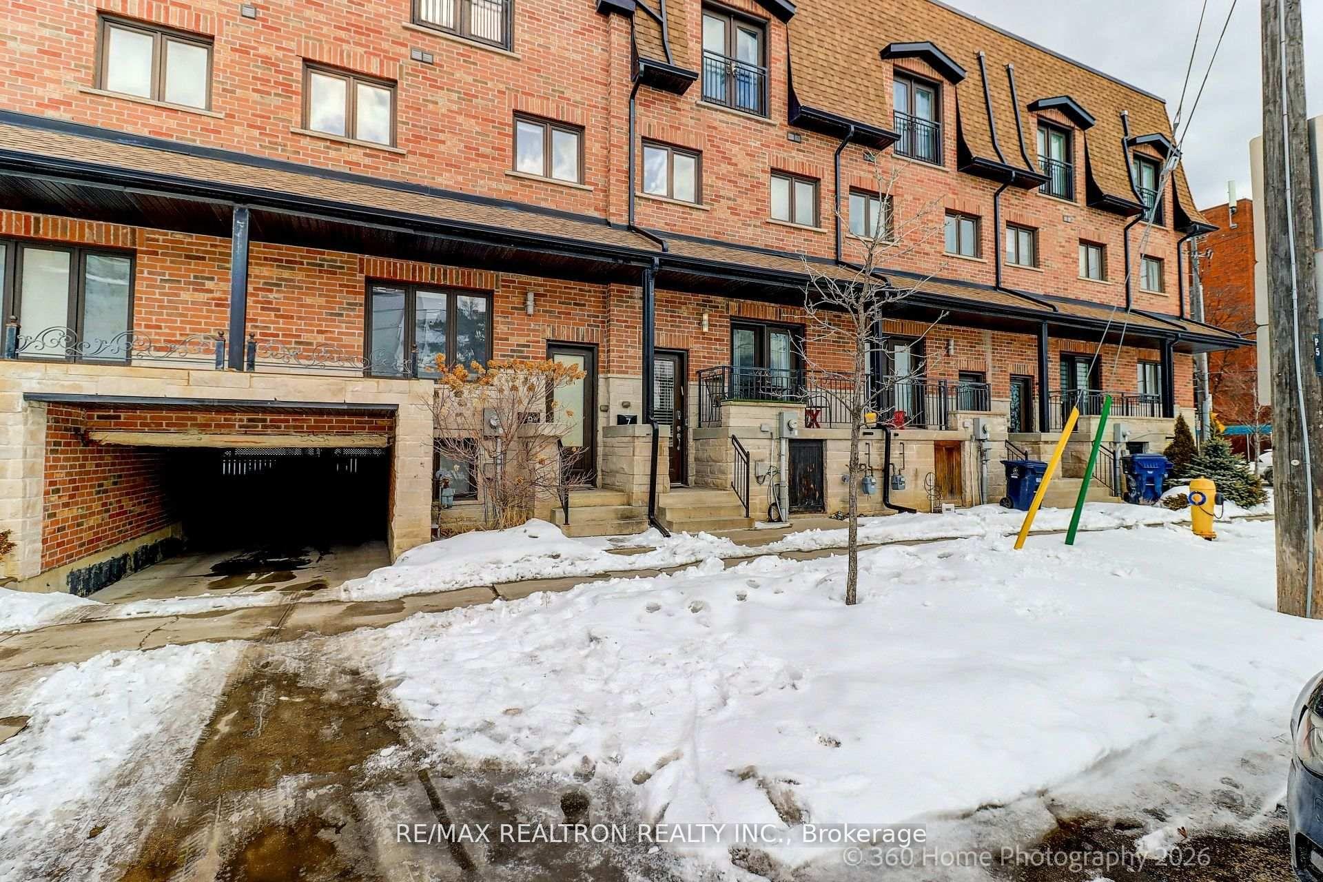 7 Stadacona Drive — photo 1