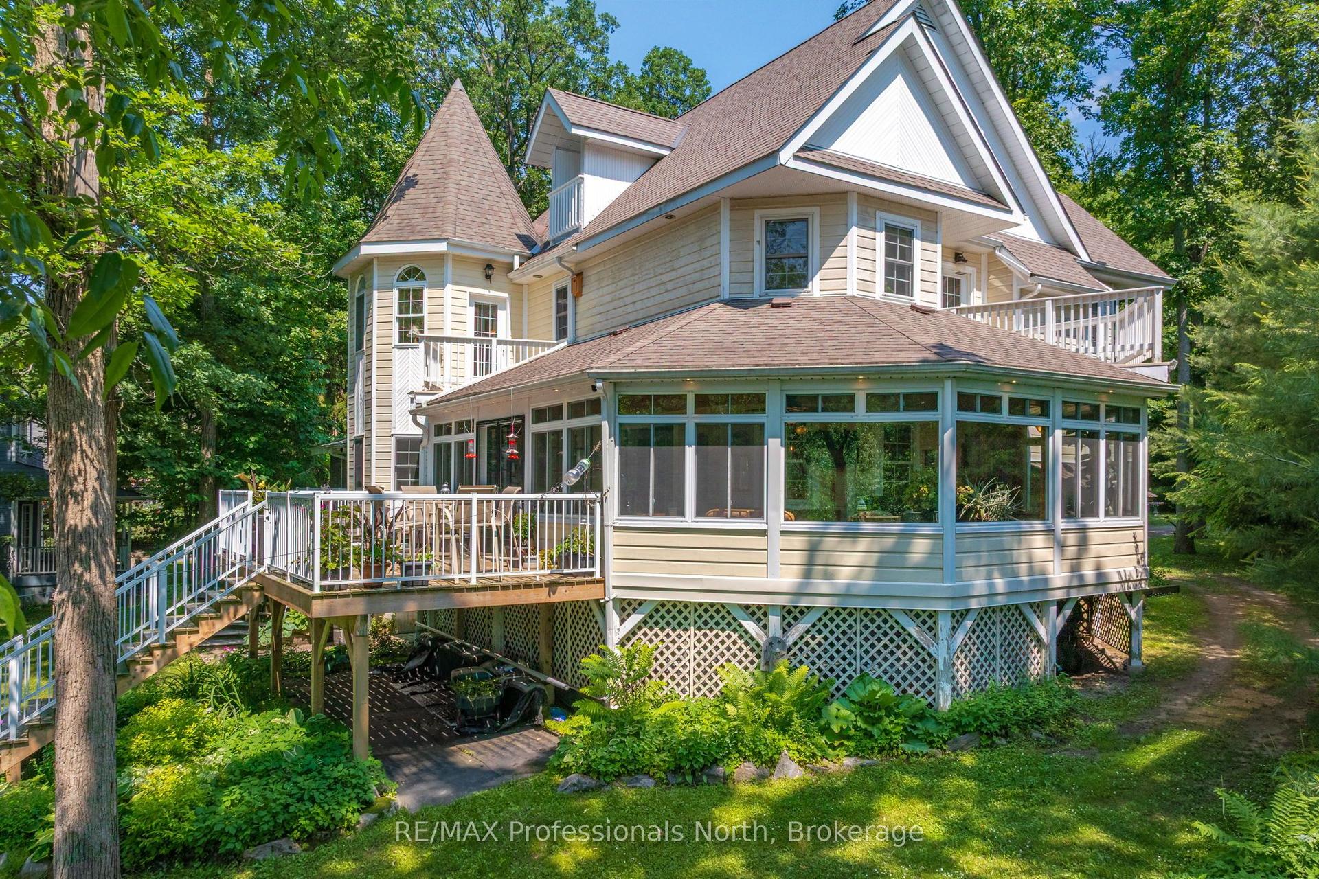 22 Knowles Crescent E, Seguin — Detached for sale, photo 1